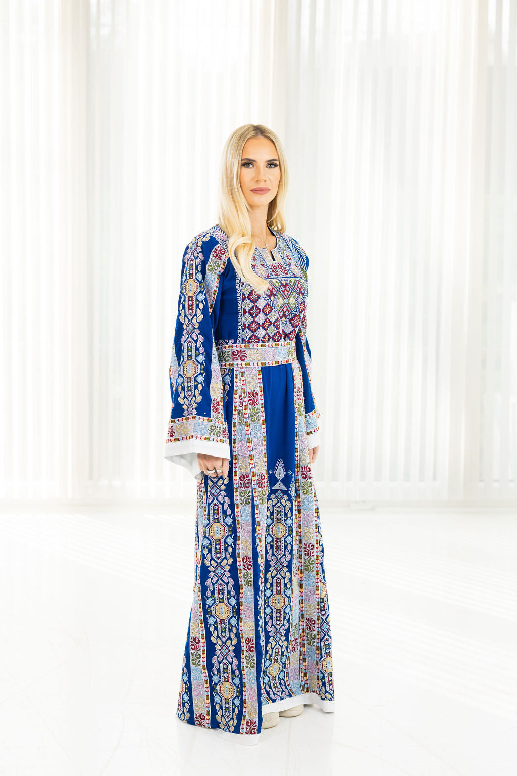 Well Embroidered Design Thoub: Elegance and Sophistication in Every Stitch