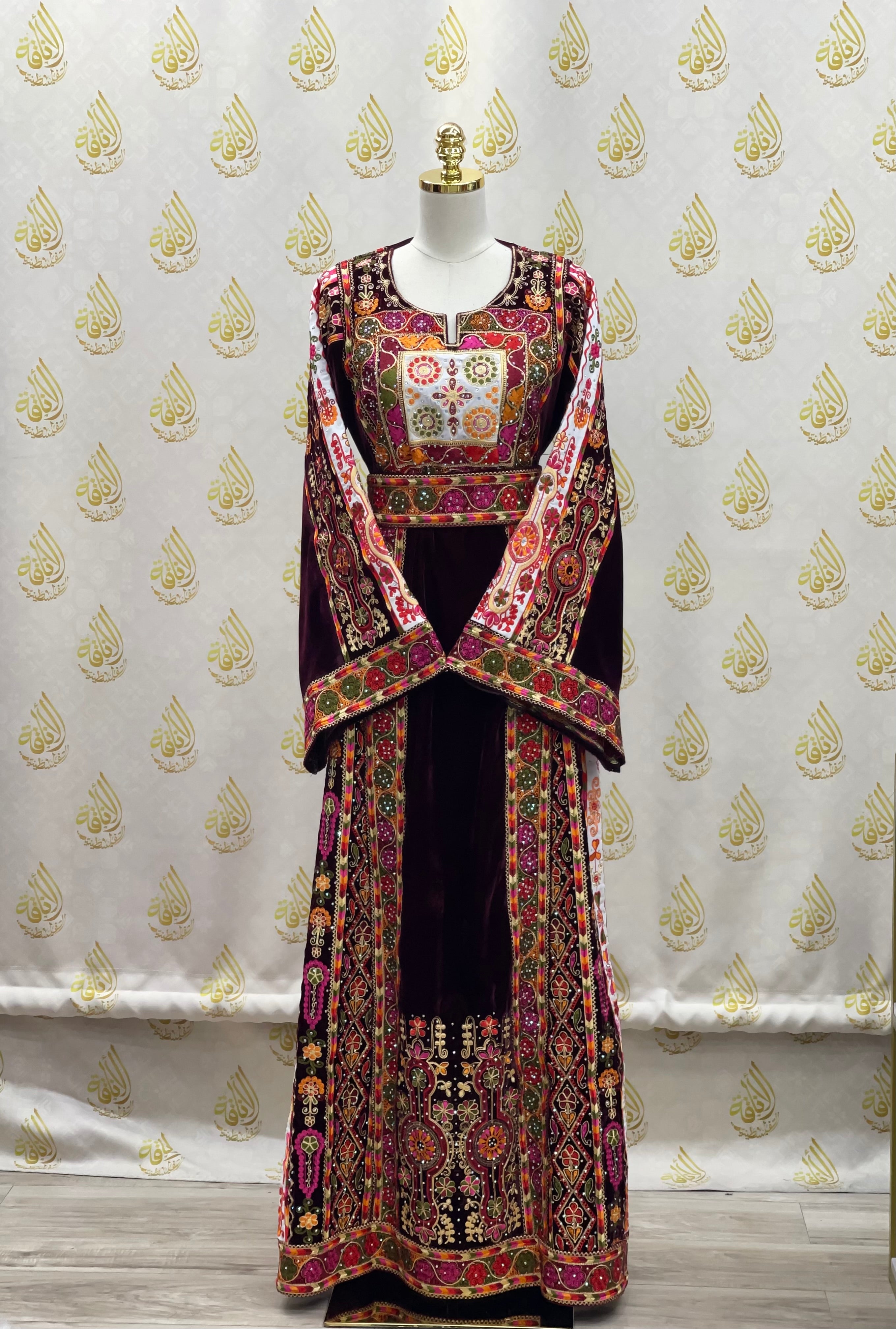 Embroidered Velvet Malka Thoub With Skirt