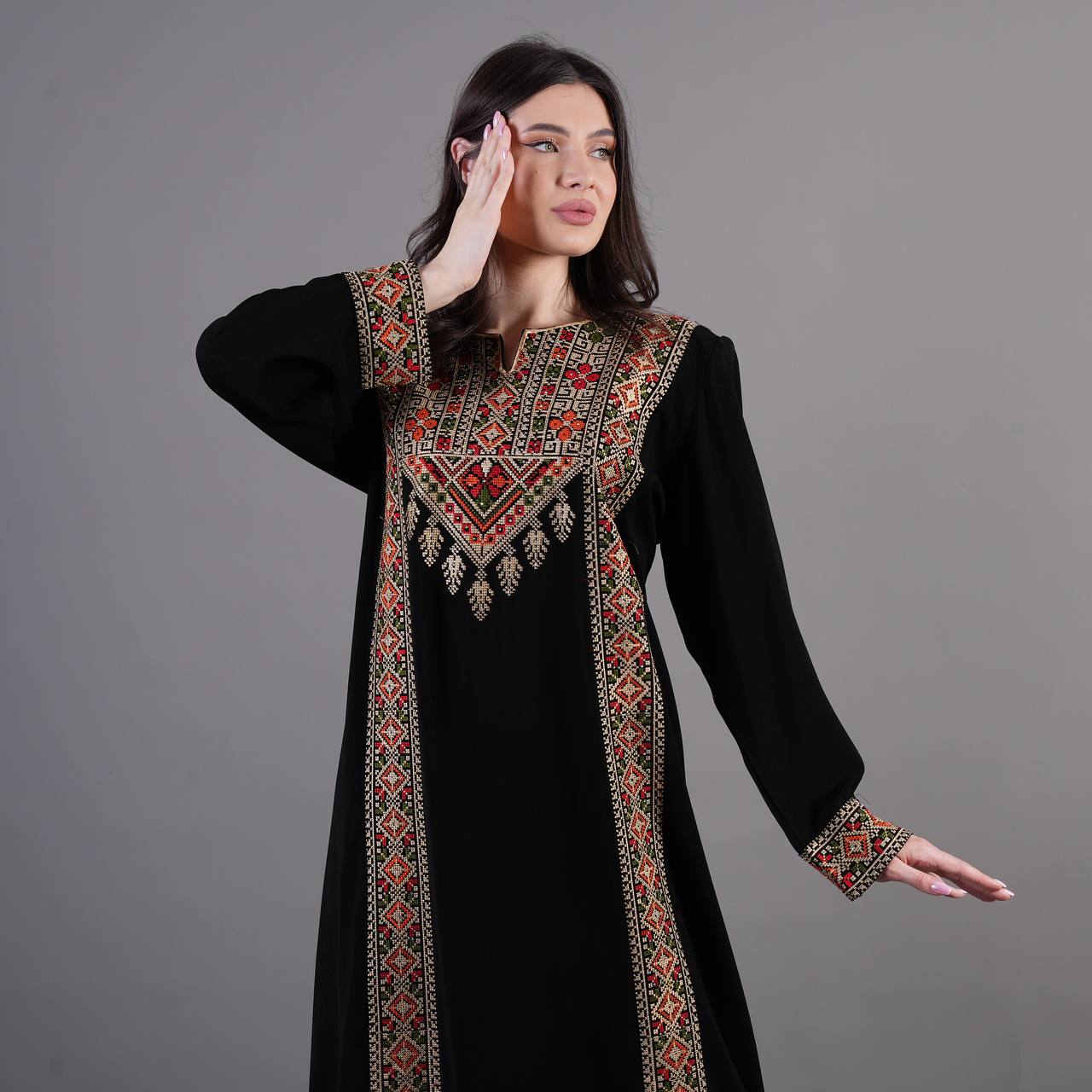 4 Veins Tatreez Abaya: A Fusion of Tradition and Modern Elegance