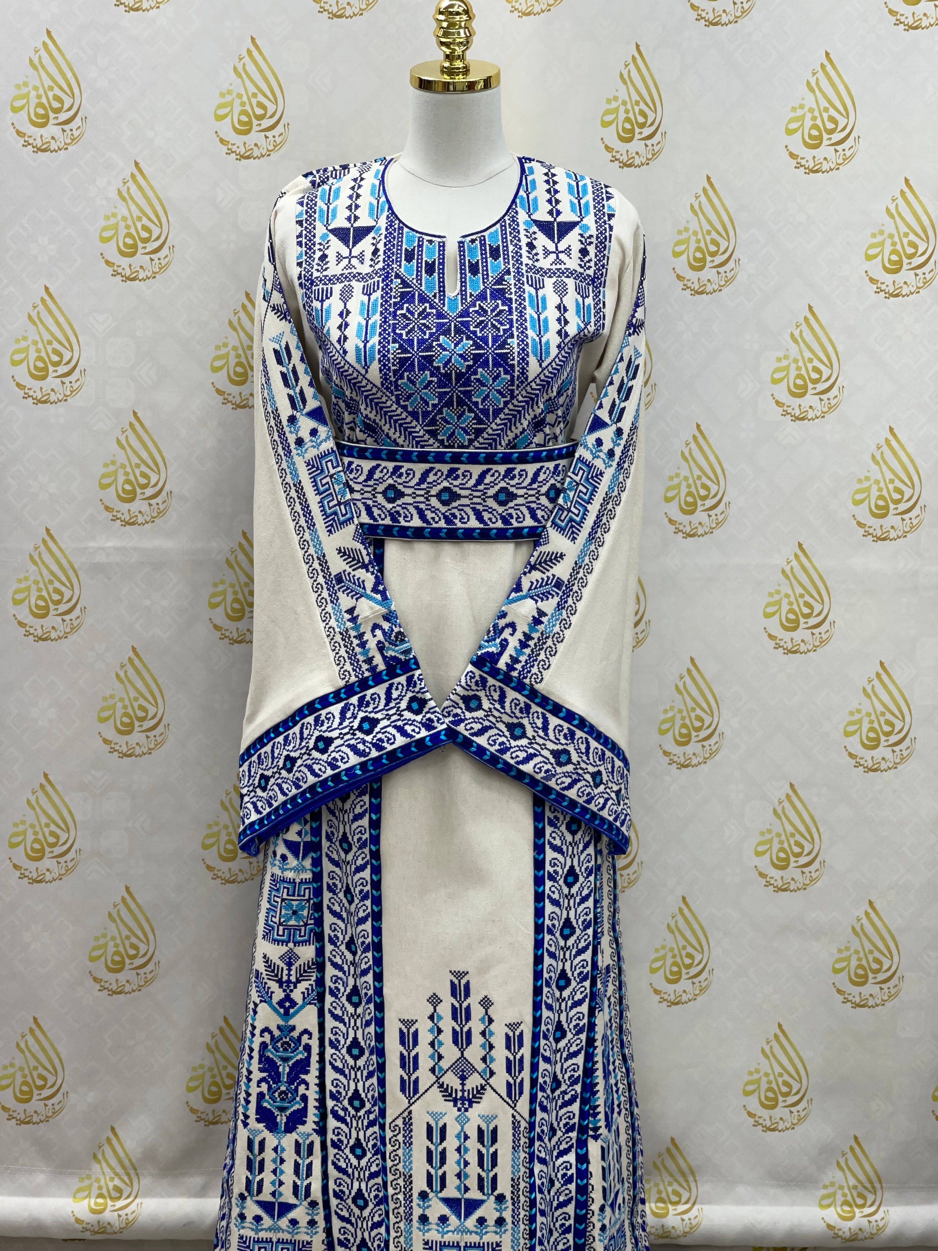 Heritage Etamin Embroidery: Timeless Craftsmanship for Elegant Creations