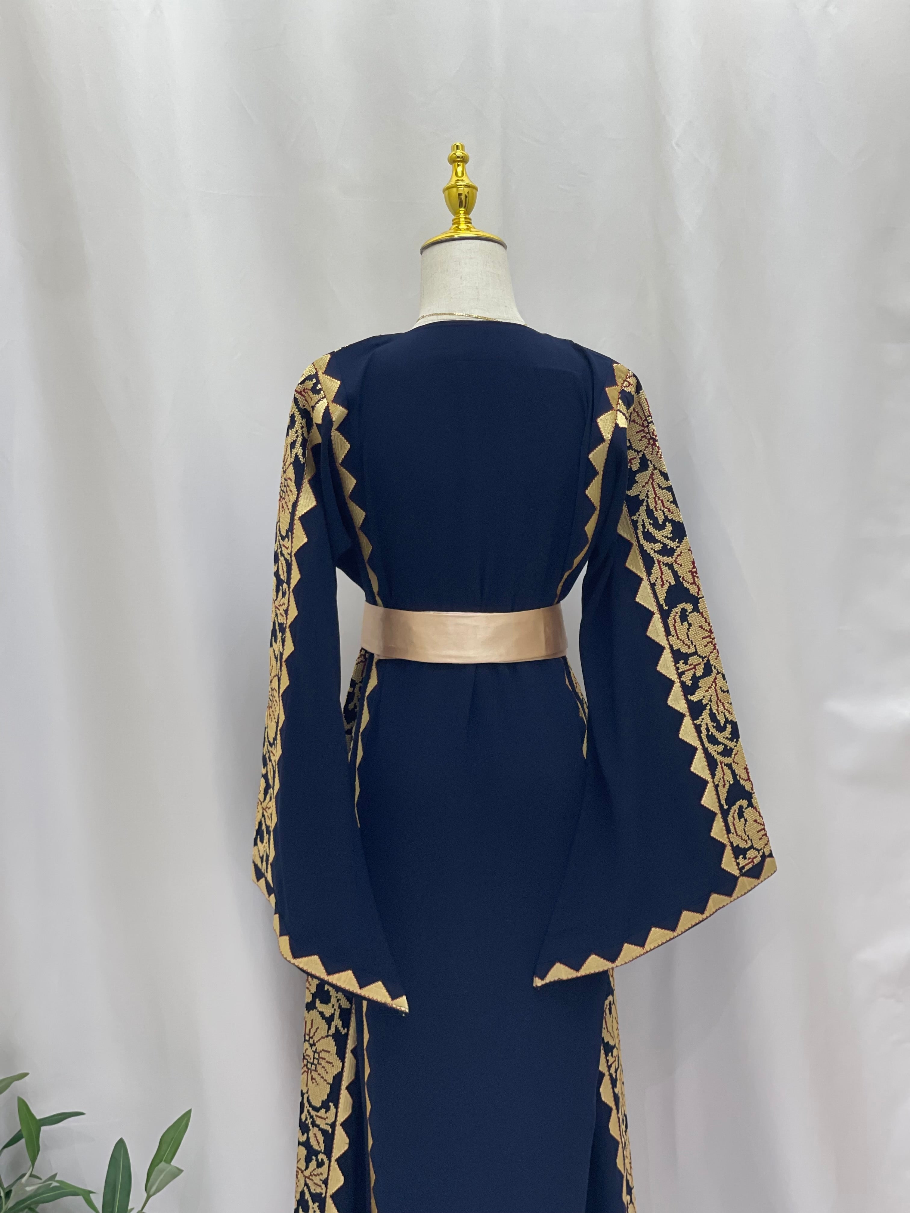 Stylish Embroidered Thoub with Dual-Style Belt: Elegance and Versatility