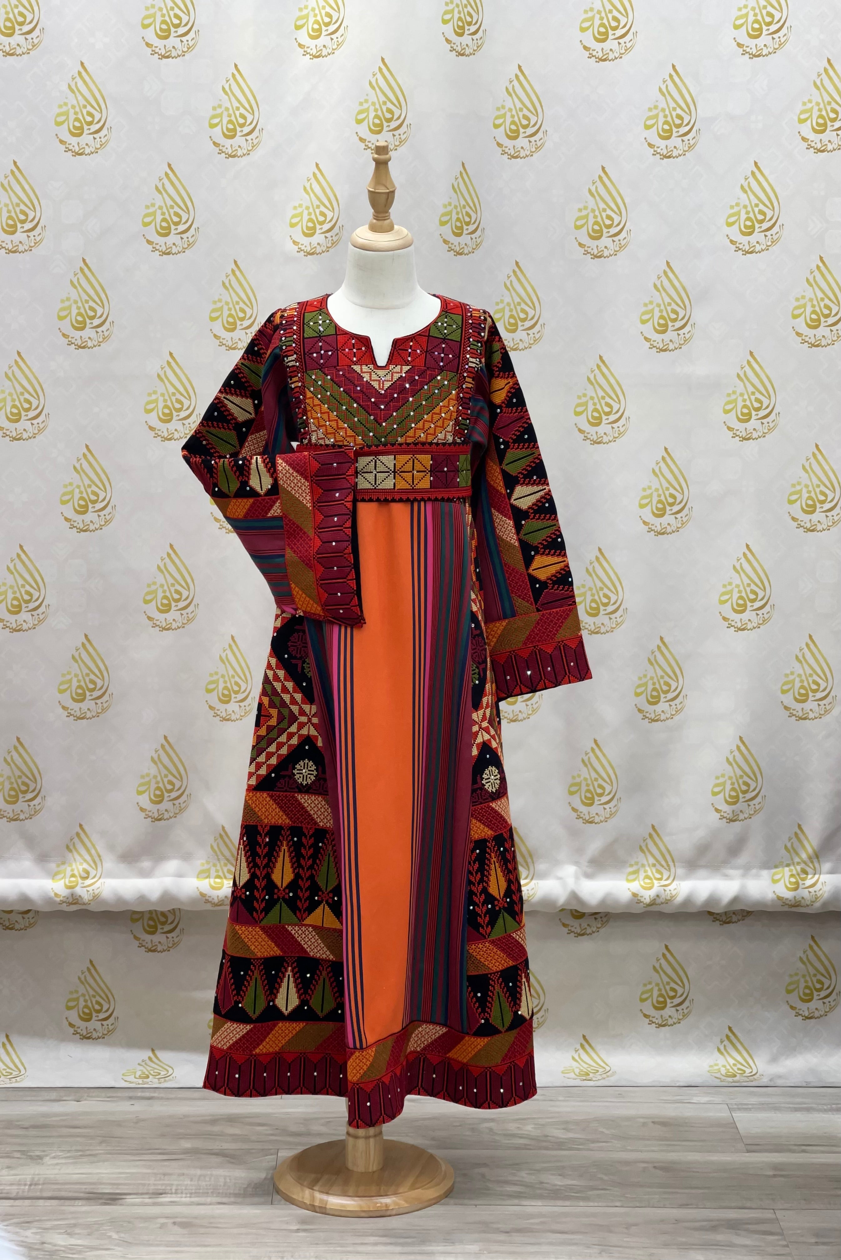 Elegant Embroidered Cypress Majdalwi Thoub - Mom & Daughter Matching Set