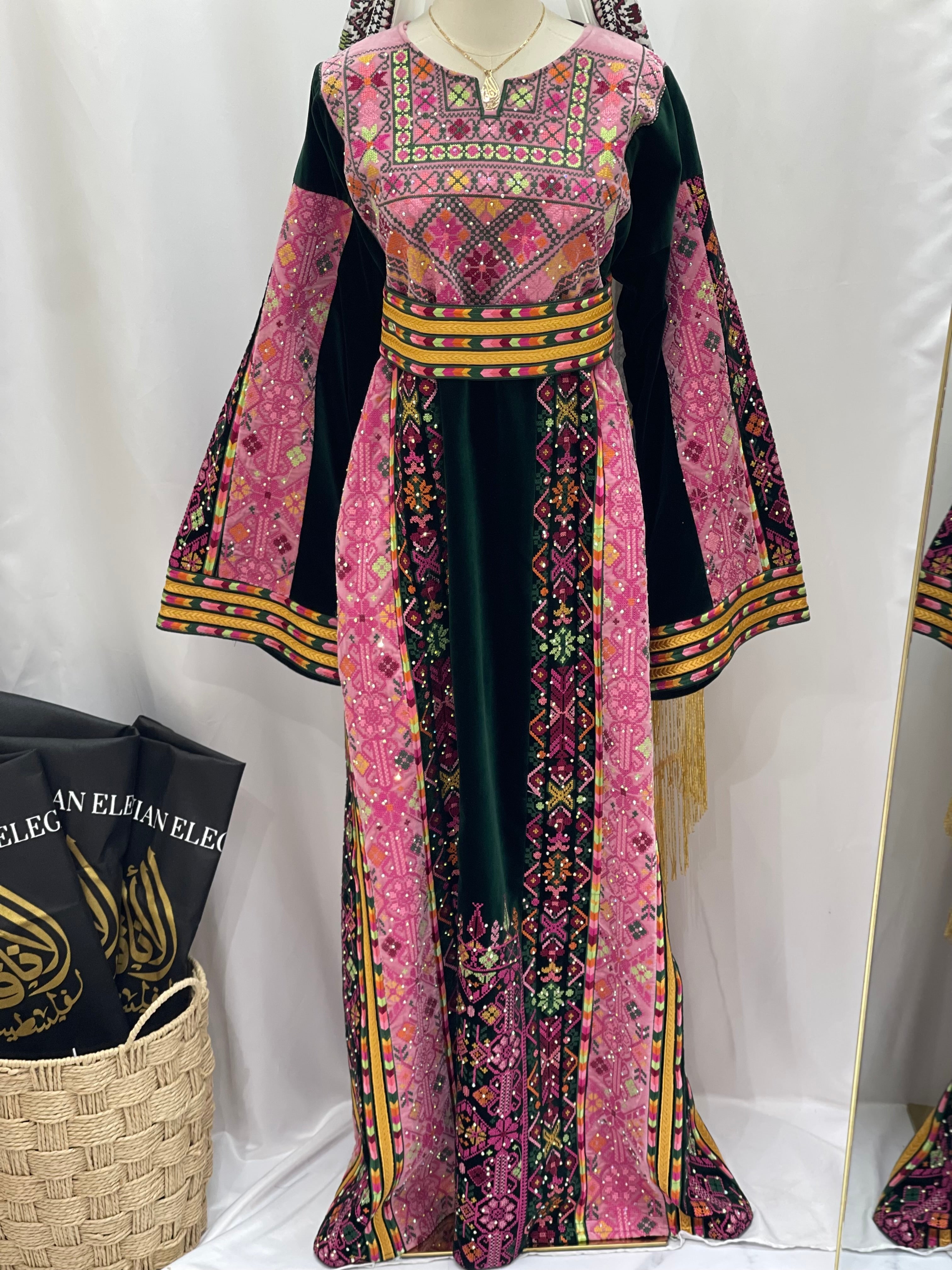 Embroidered Velvet Thoub With Skirt