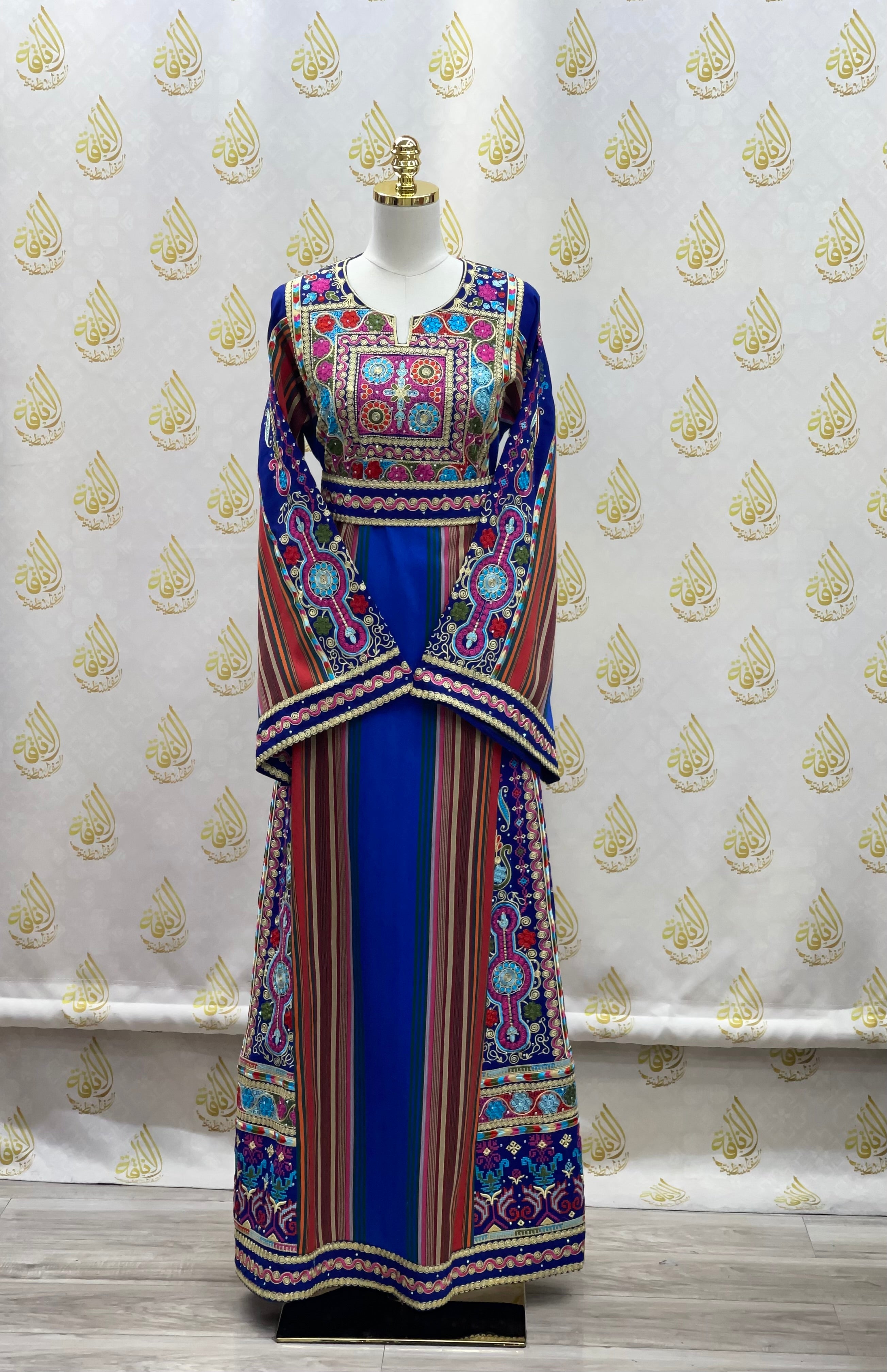 Royal Blue Majdalwi Embroidered Thoub - Elegant Middle Eastern Attire