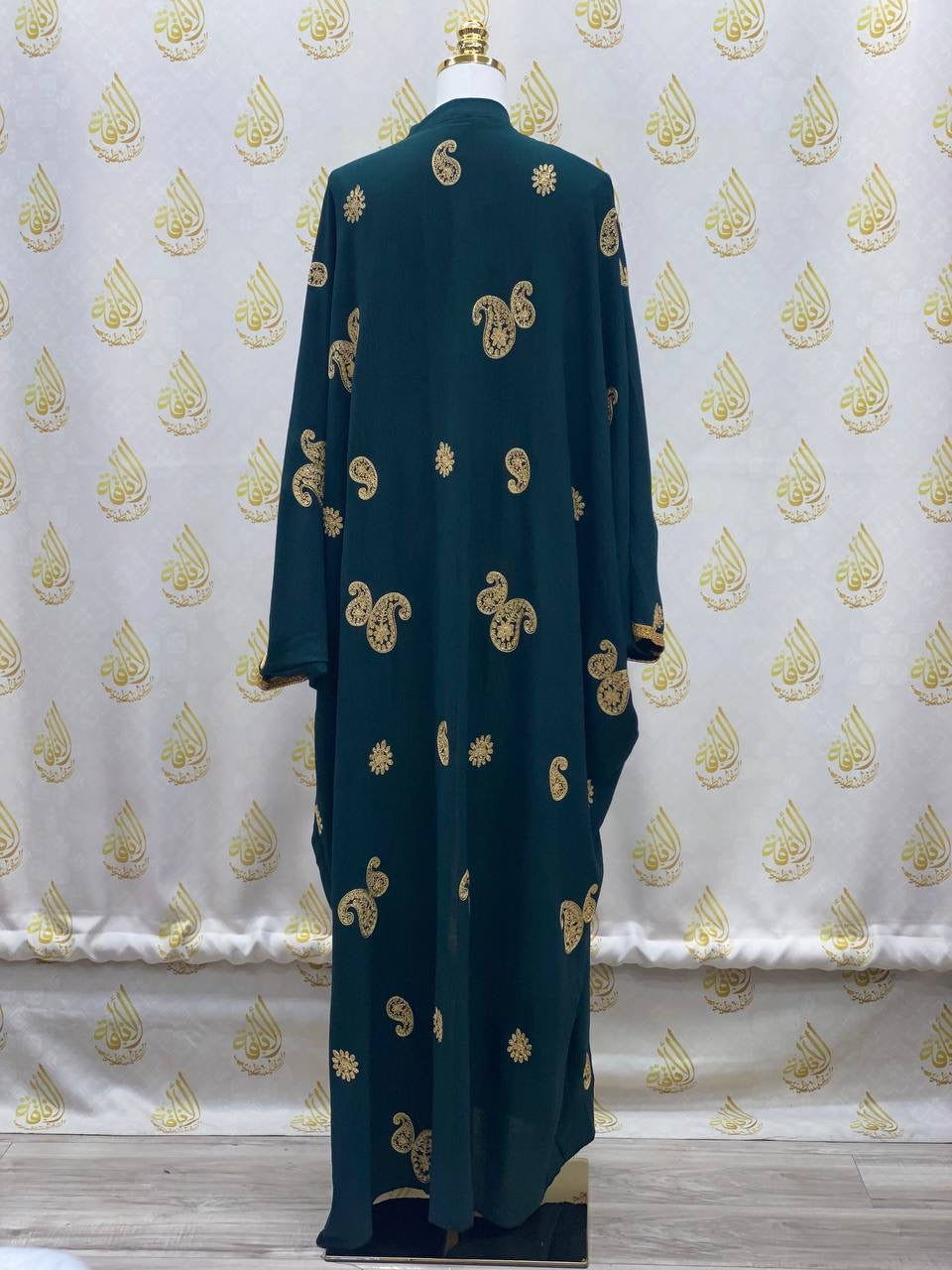 Free Size Bisht: Luxurious Comfort and Versatile Elegance