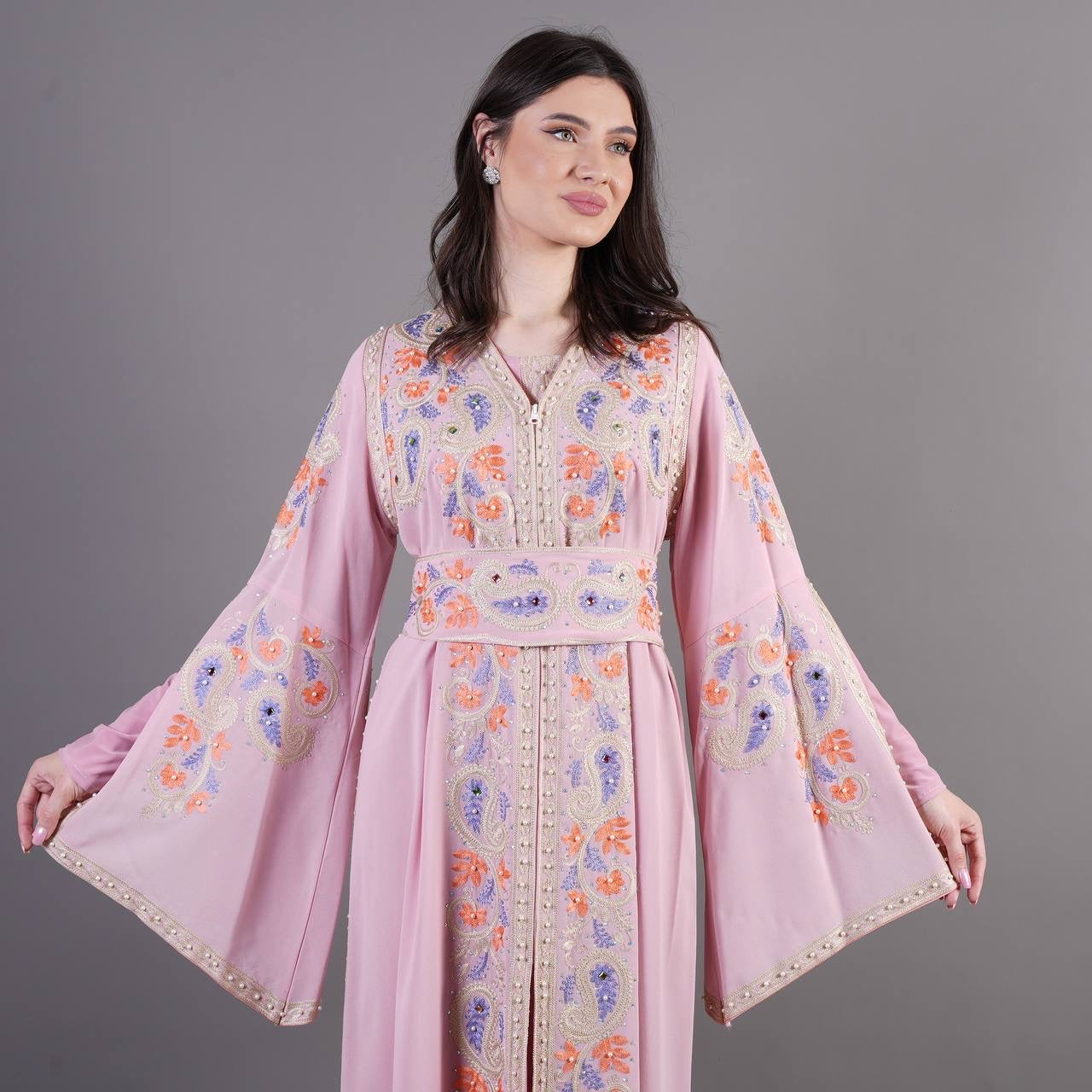 Embroidery Loom Kaftan: Traditional Craftsmanship and Creative Expression