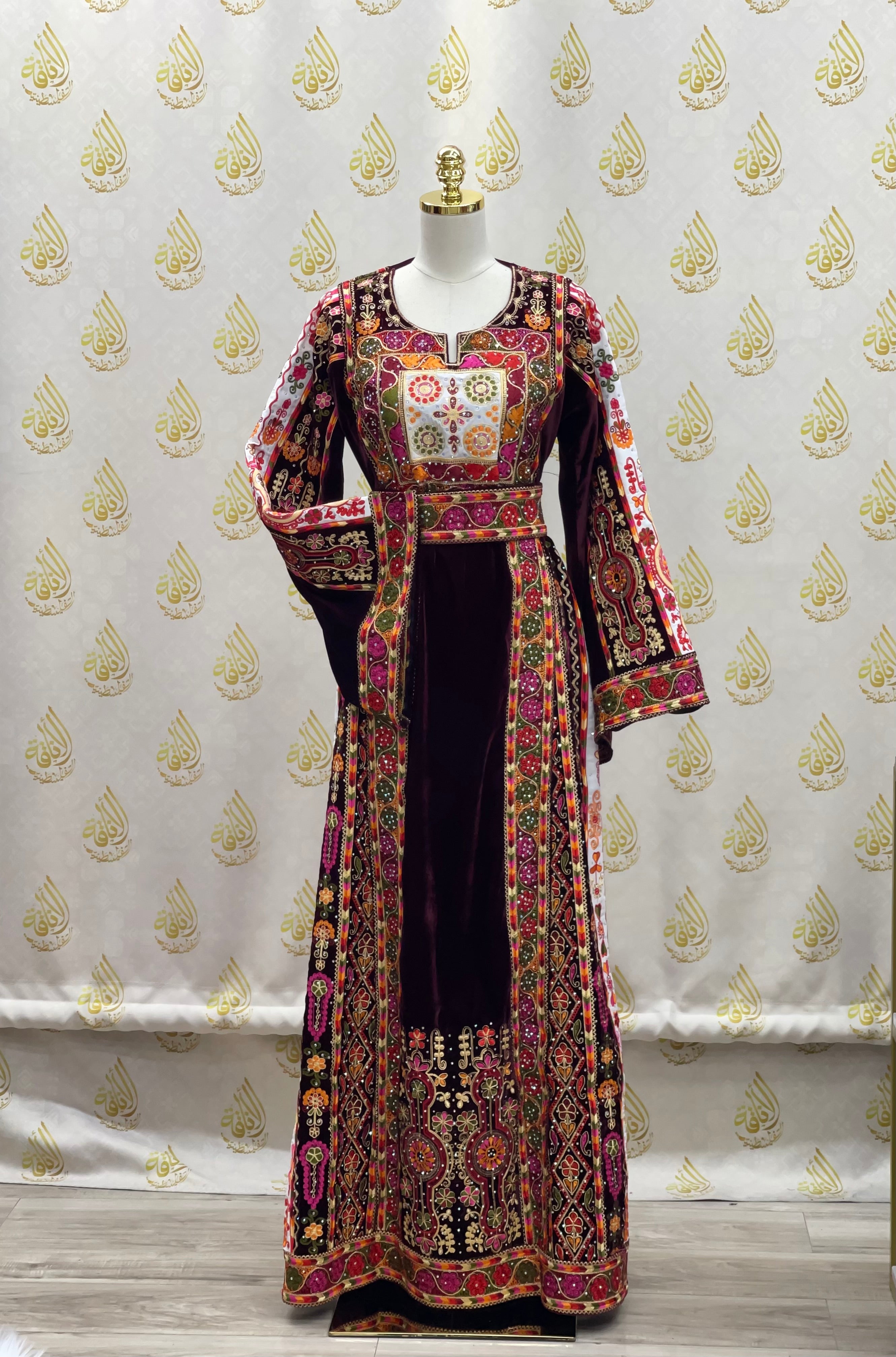 Embroidered Velvet Malka Thoub With Skirt