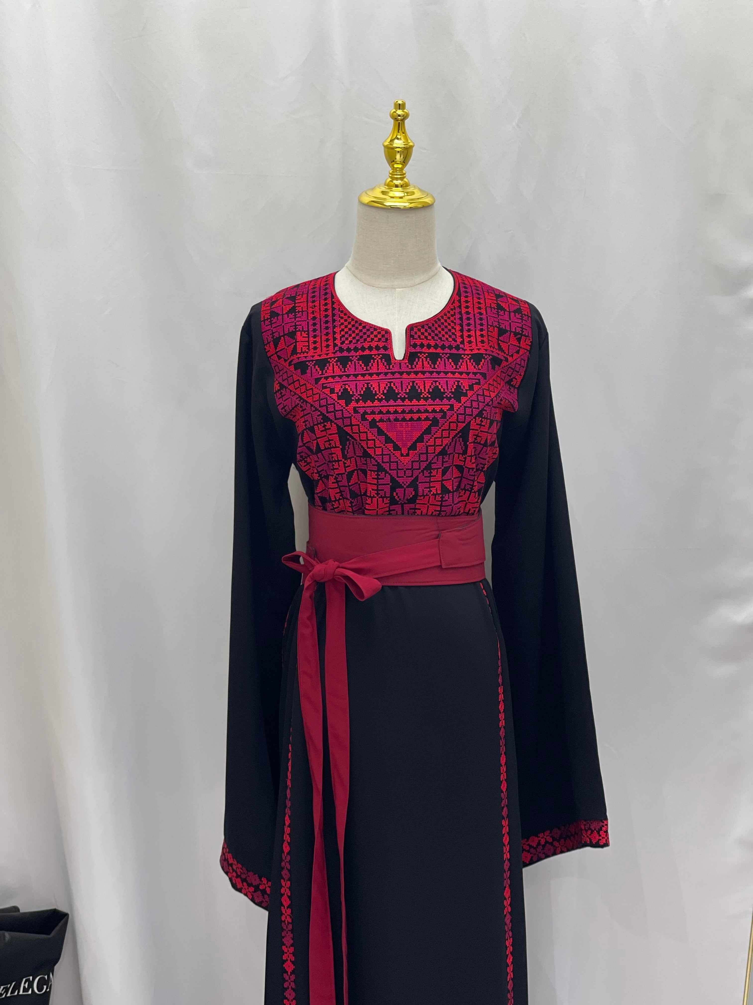 Simple Embroidered Heritage Thoub