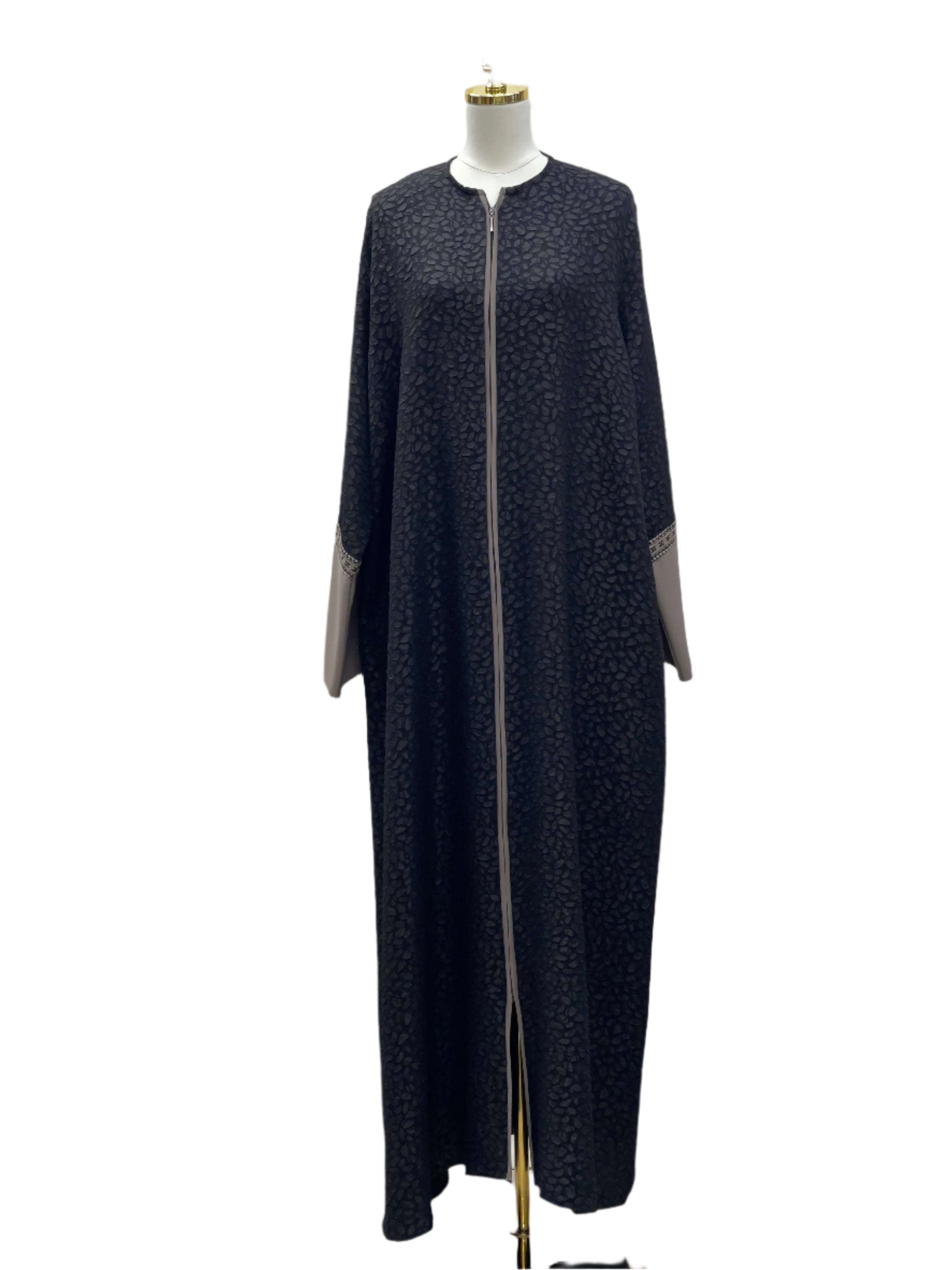 Chic Abaya: Stylish Versatility and Timeless Elegance