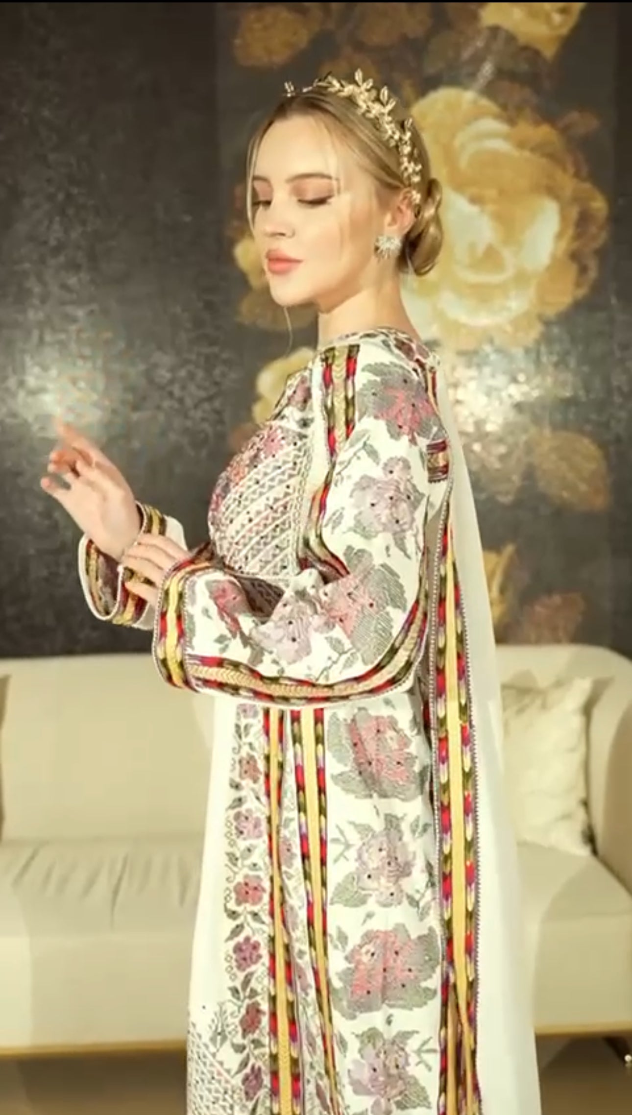 Embroidery Thoub with Cape: Sophisticated Elegance and Luxurious Design Palestinian Elegance