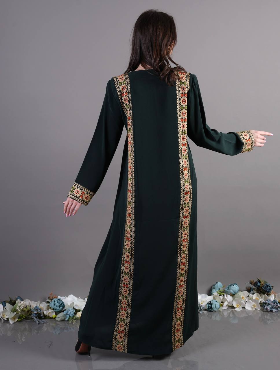 4 Veins Tatreez Abaya: A Fusion of Tradition and Modern Elegance