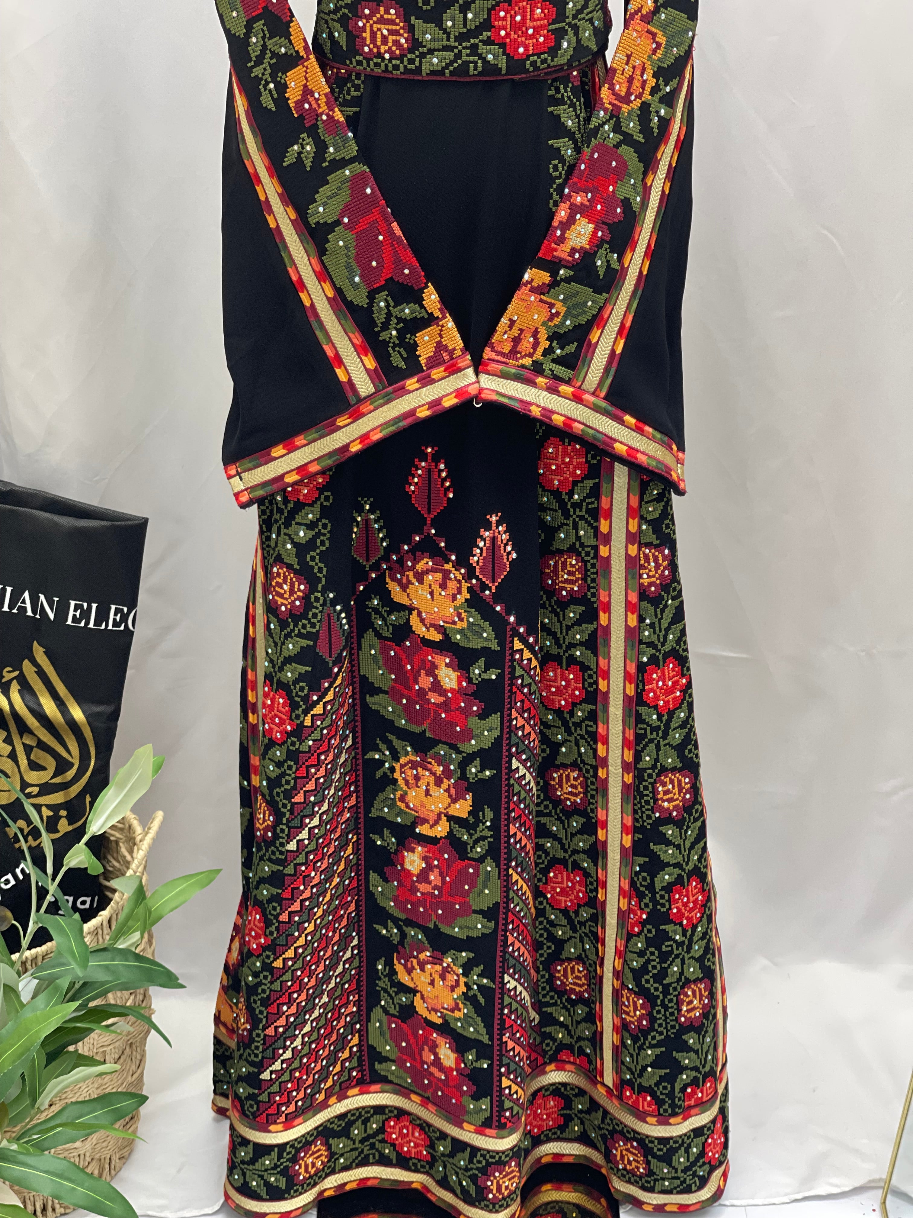 Roses Embroidered Thoub. ثوب الورد الجوري