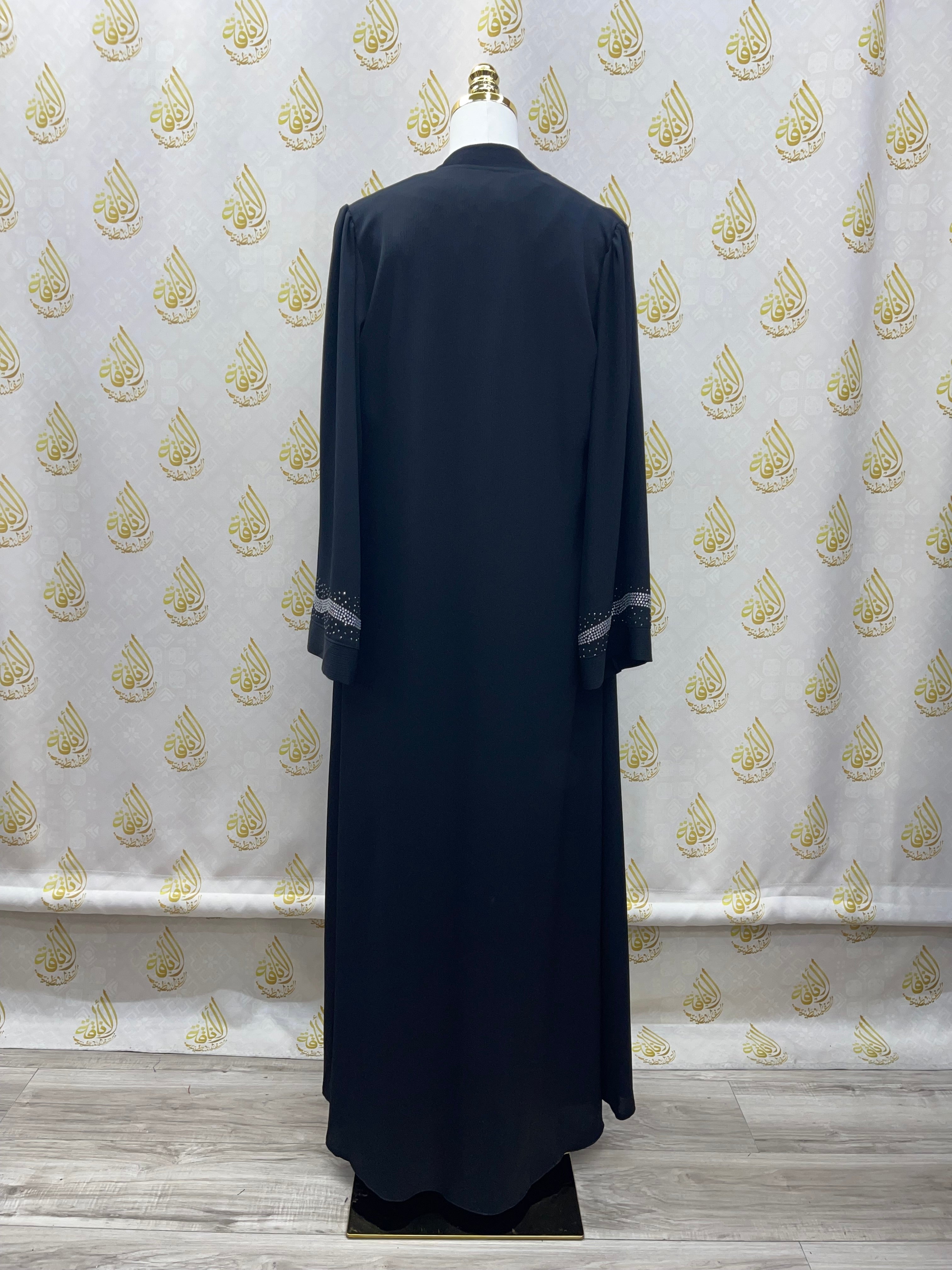 Elegant Abaya with Strass Details: Timeless Luxury and Sophistication