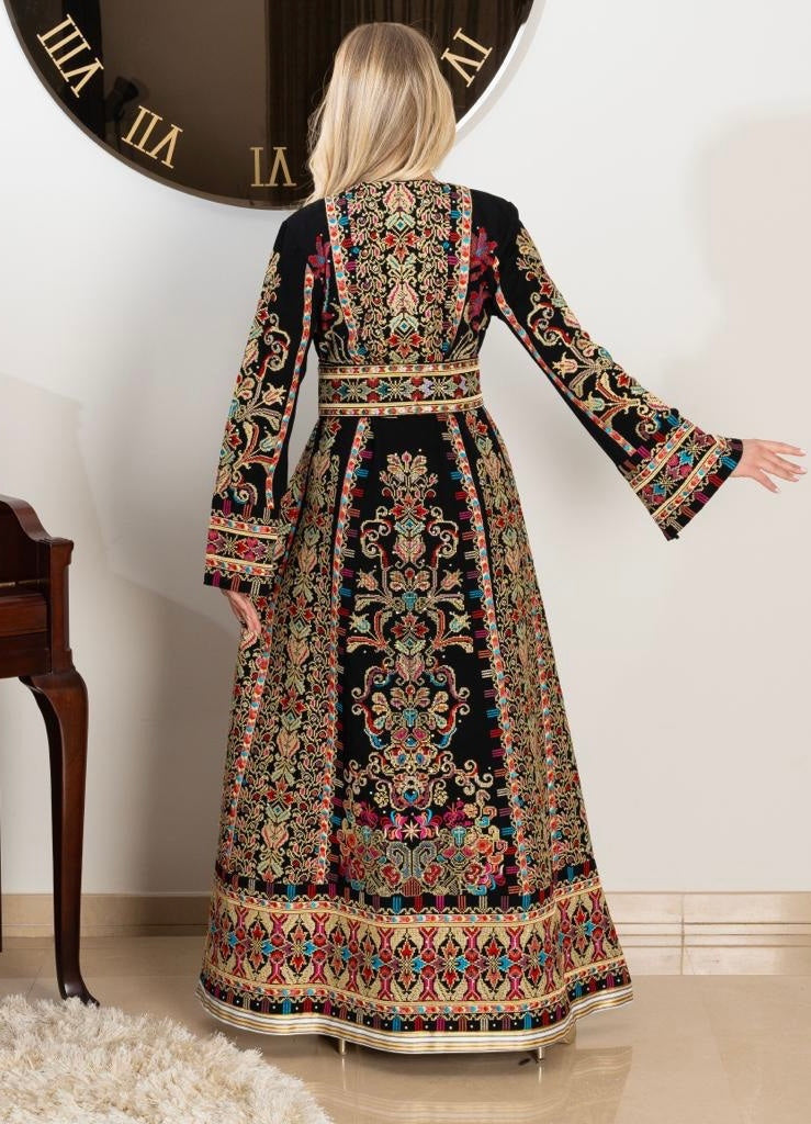 Full Embroidery Thoub: Traditional Elegance and Modern Style