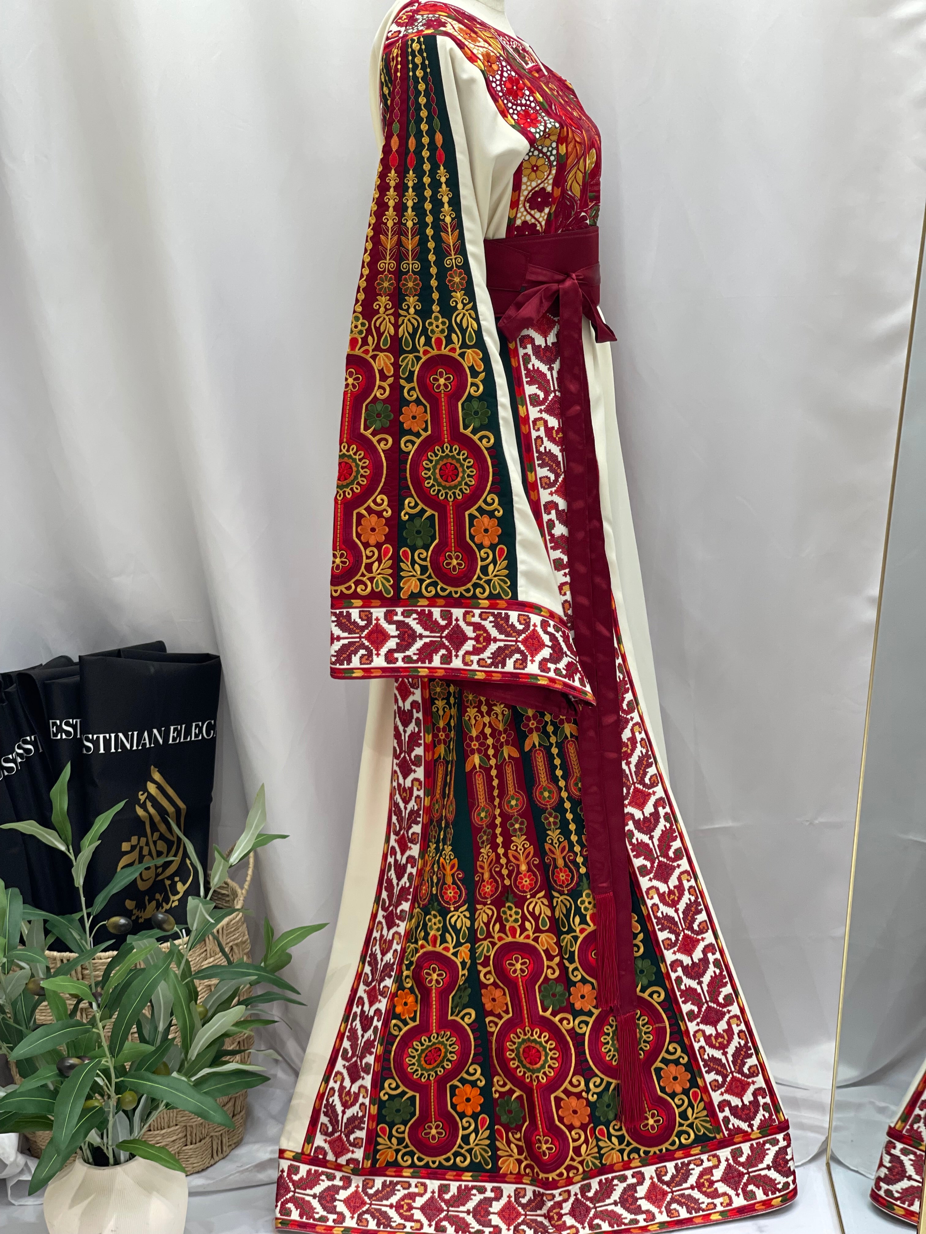 Embroidered Thoub Malaket Alsafa