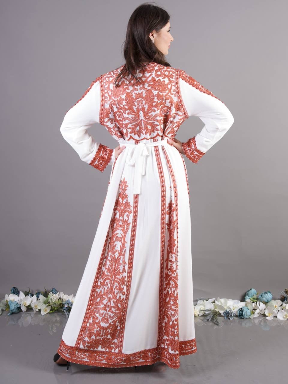 Luxurious Pearl Kaftan: Timeless Elegance and Sophisticated Comfort