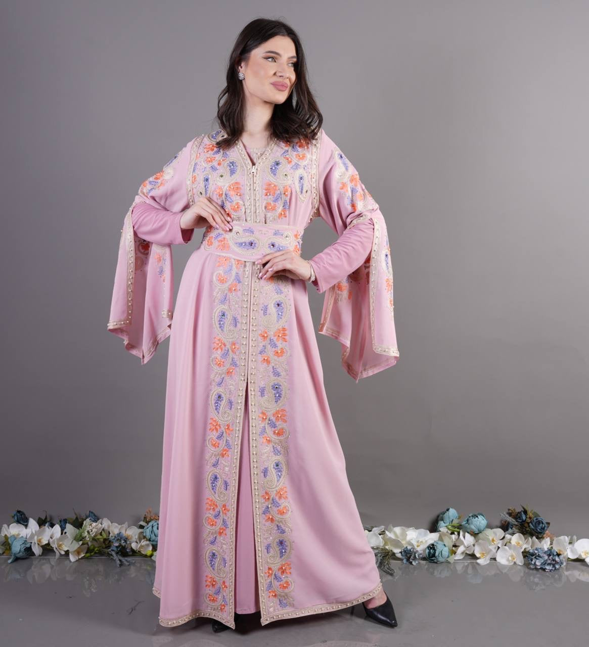 Embroidery Loom Kaftan: Traditional Craftsmanship and Creative Expression