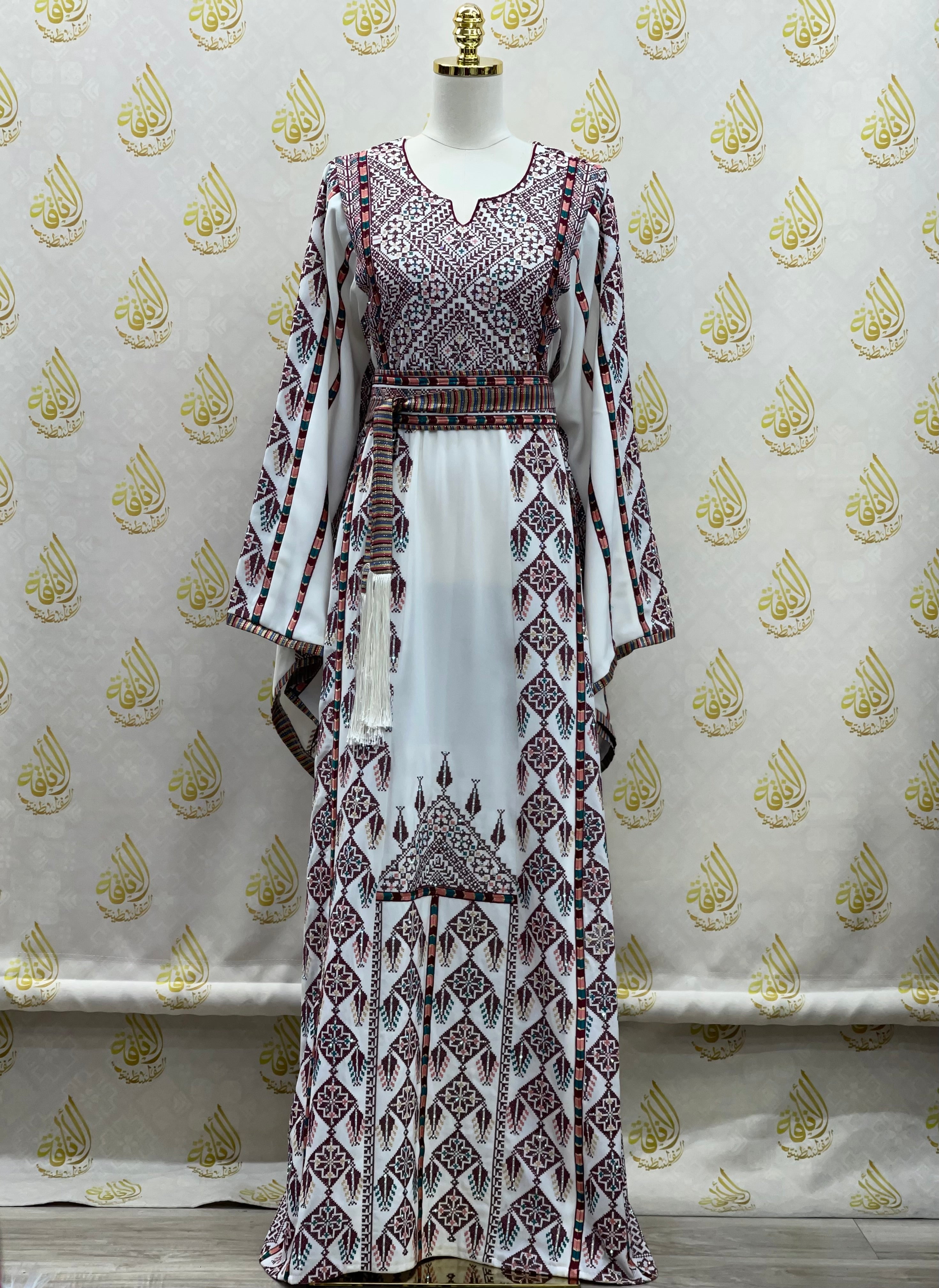 Embroidered Elegant Thoub