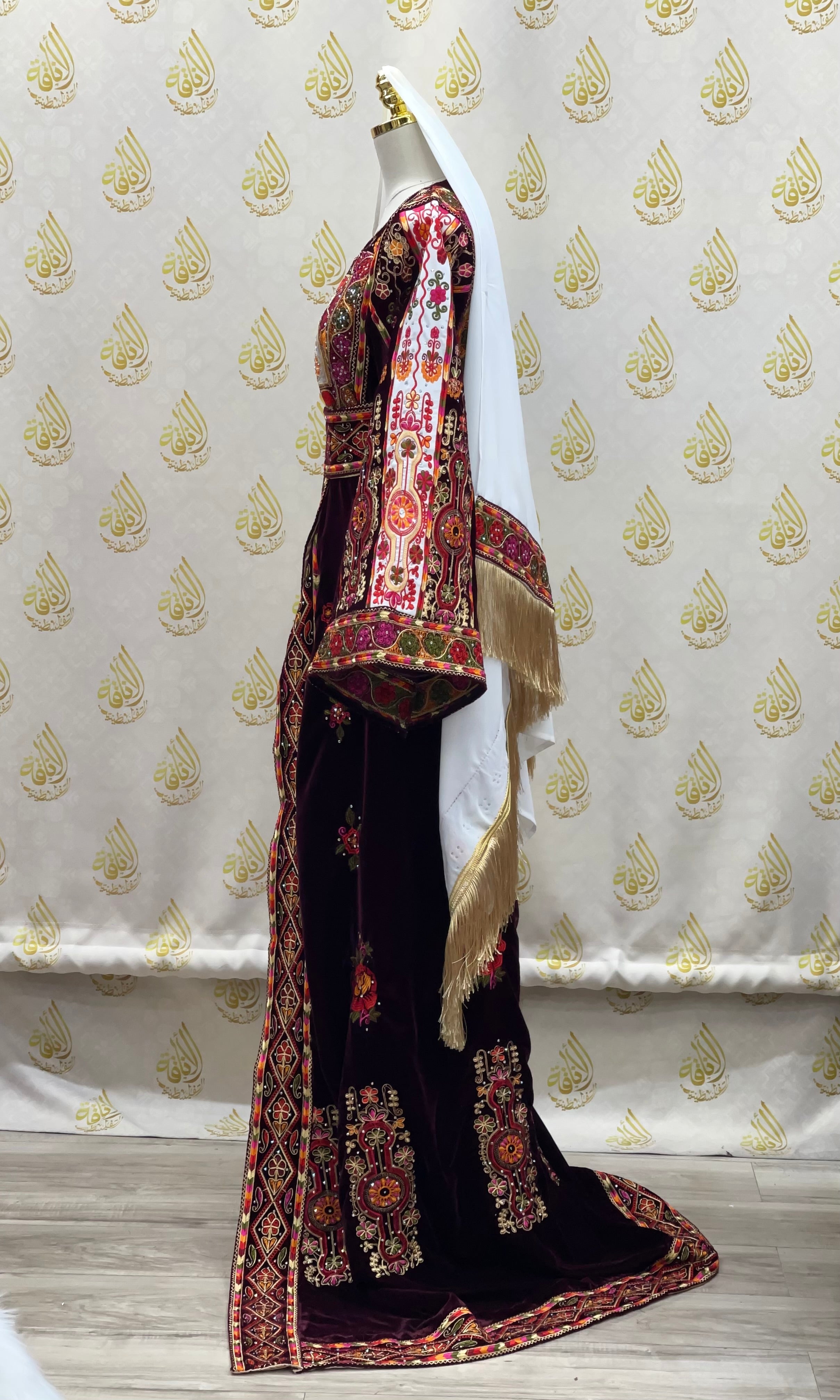 Embroidered Velvet Malka Thoub With Skirt