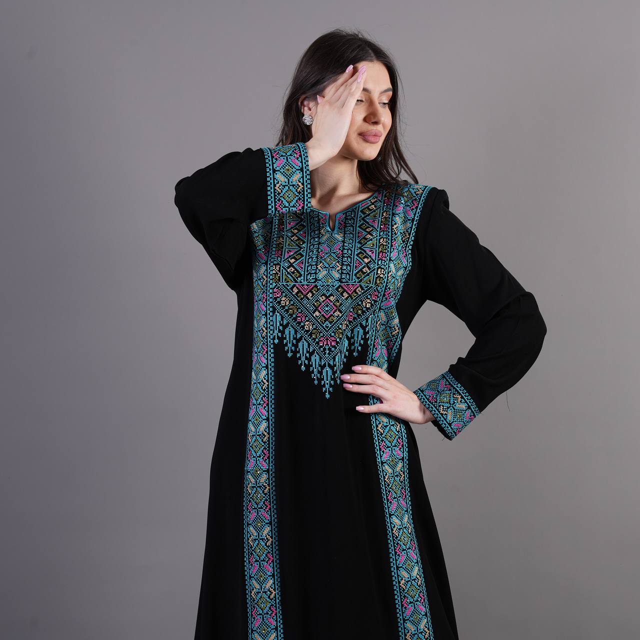 4 Veins Tatreez Abaya: A Fusion of Tradition and Modern Elegance