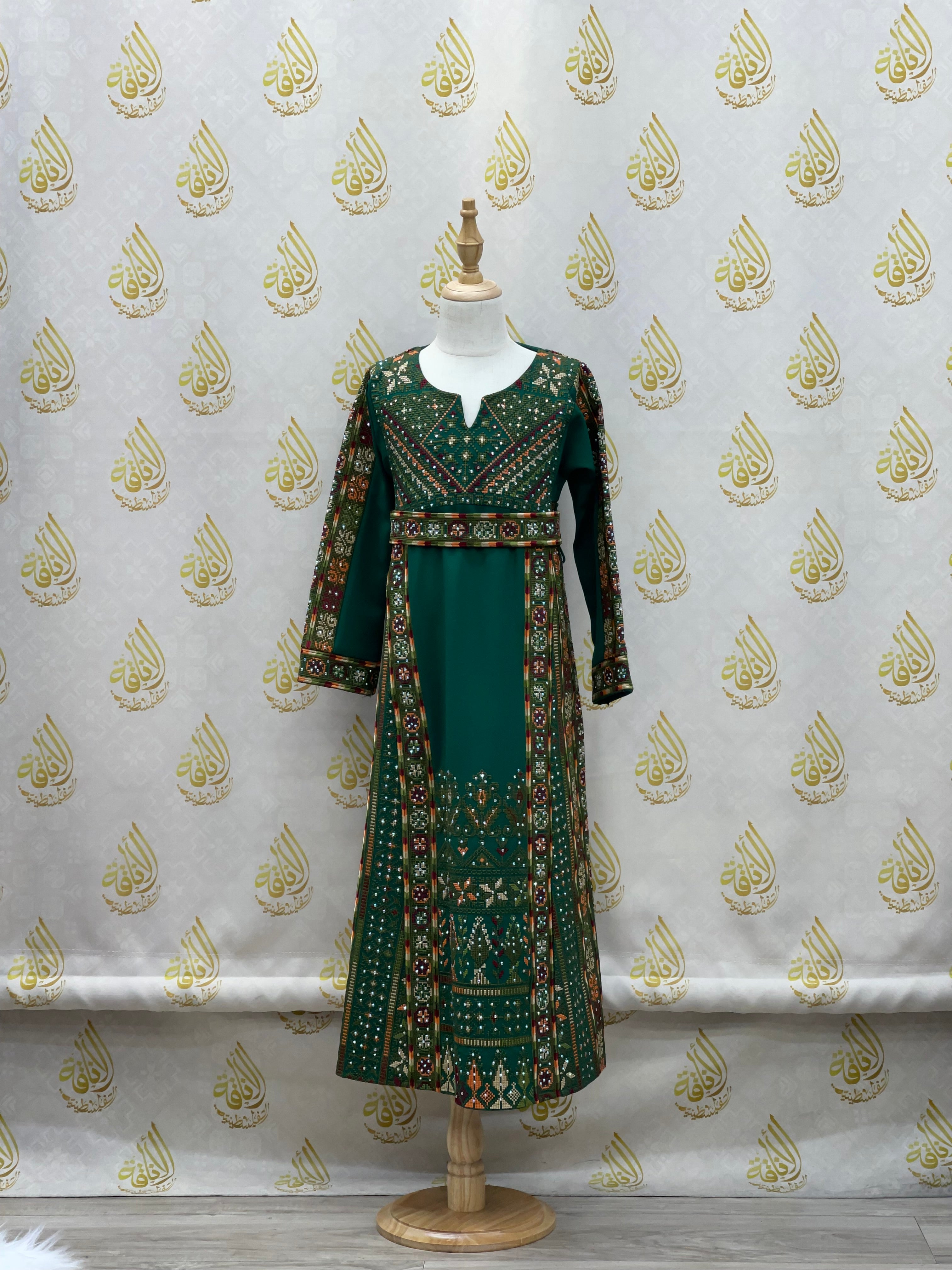 Embroidered Thoub for Girls and Teens: Elegance and Sophistication