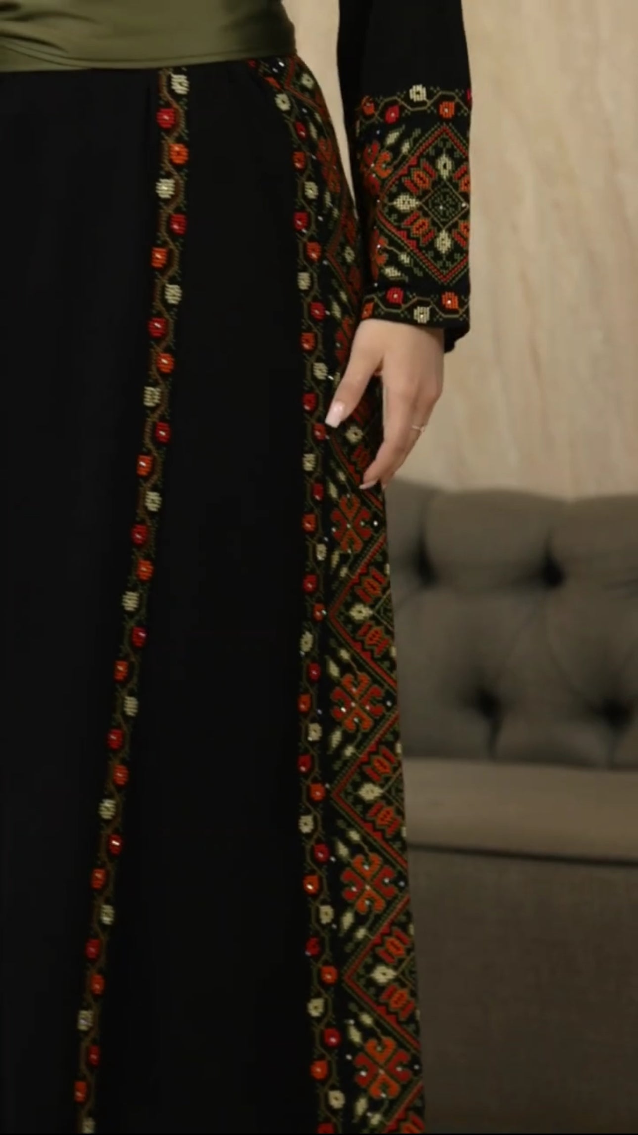 6 Veins Embroidered Simple Thoub: Elegance Meets Versatility