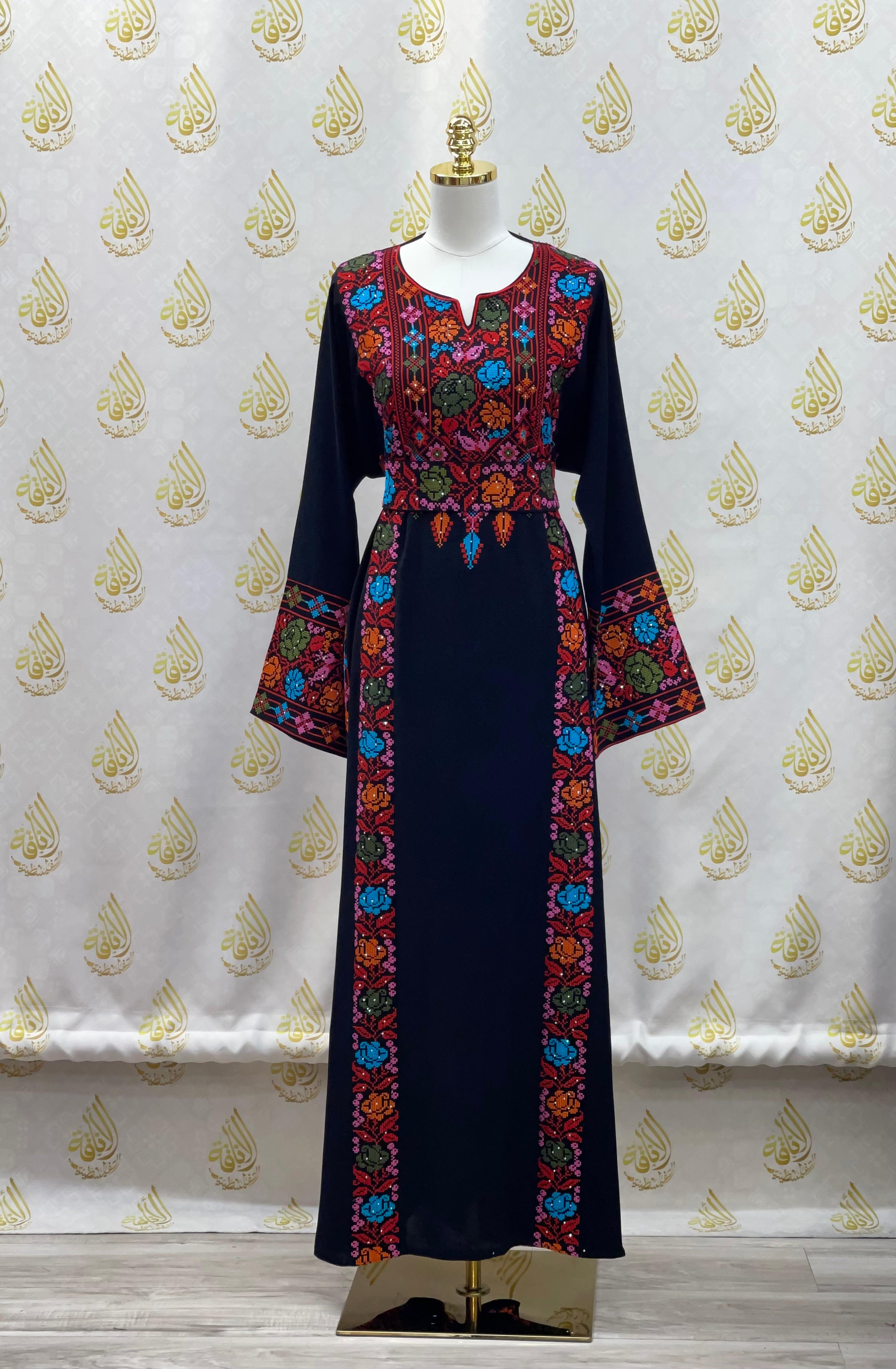 Hand-Embroidered Flower Abaya: Timeless Elegance and Craftsmanship