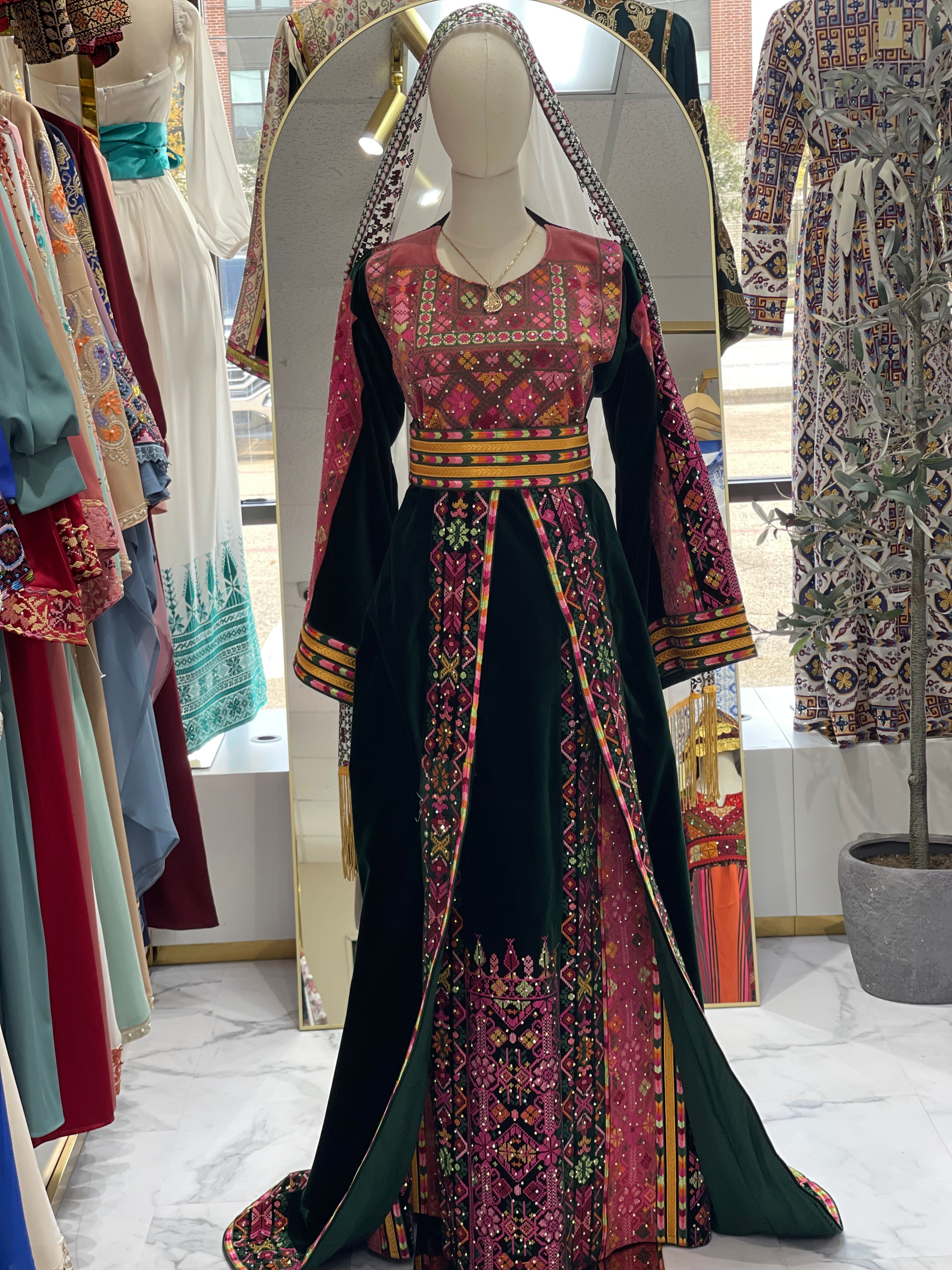 Embroidered Velvet Thoub With Skirt