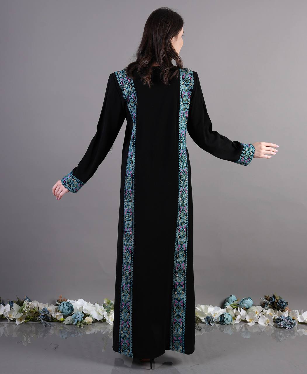 4 Veins Tatreez Abaya: A Fusion of Tradition and Modern Elegance