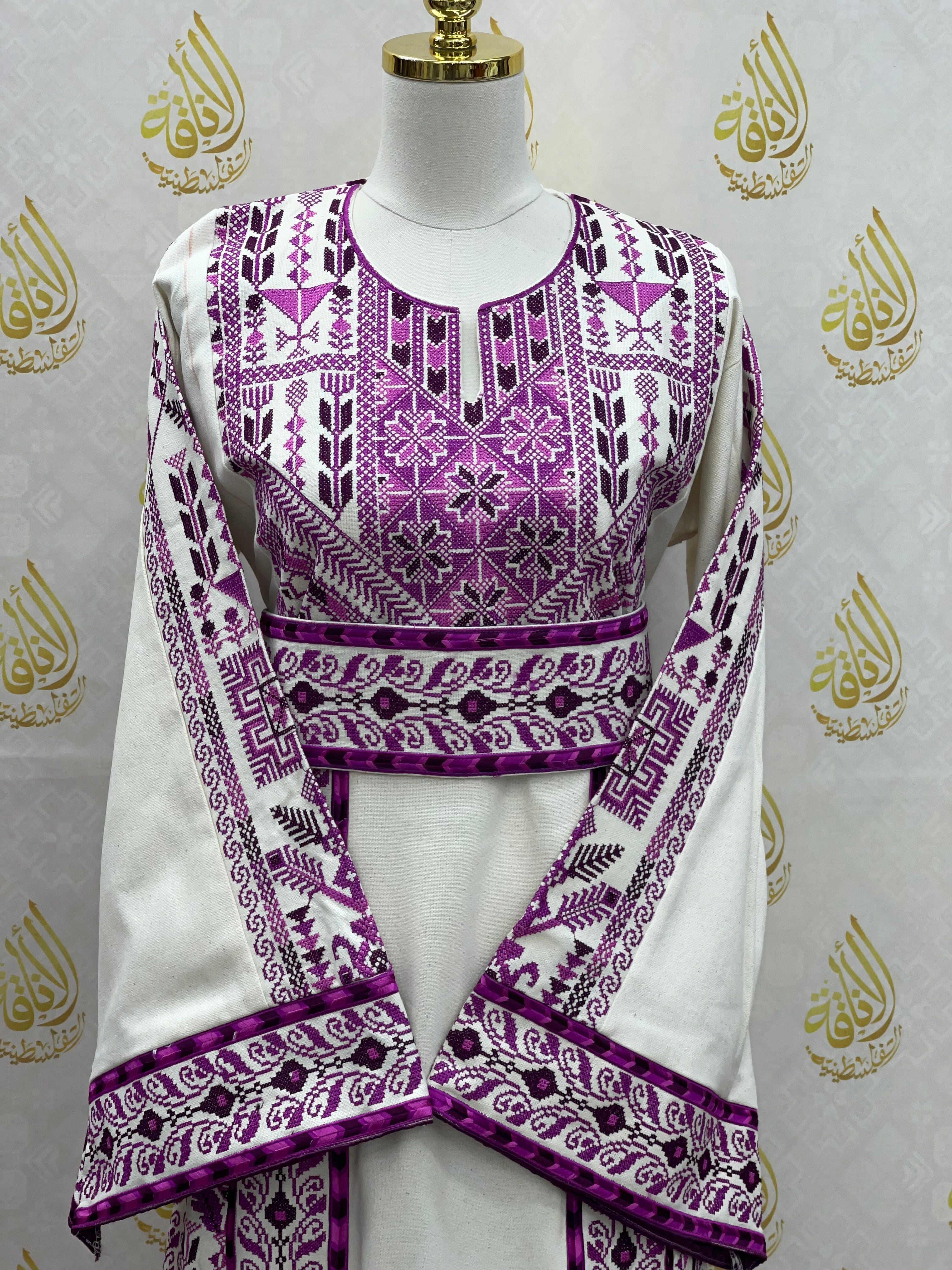 Heritage Etamin Embroidery: Timeless Craftsmanship for Elegant Creations