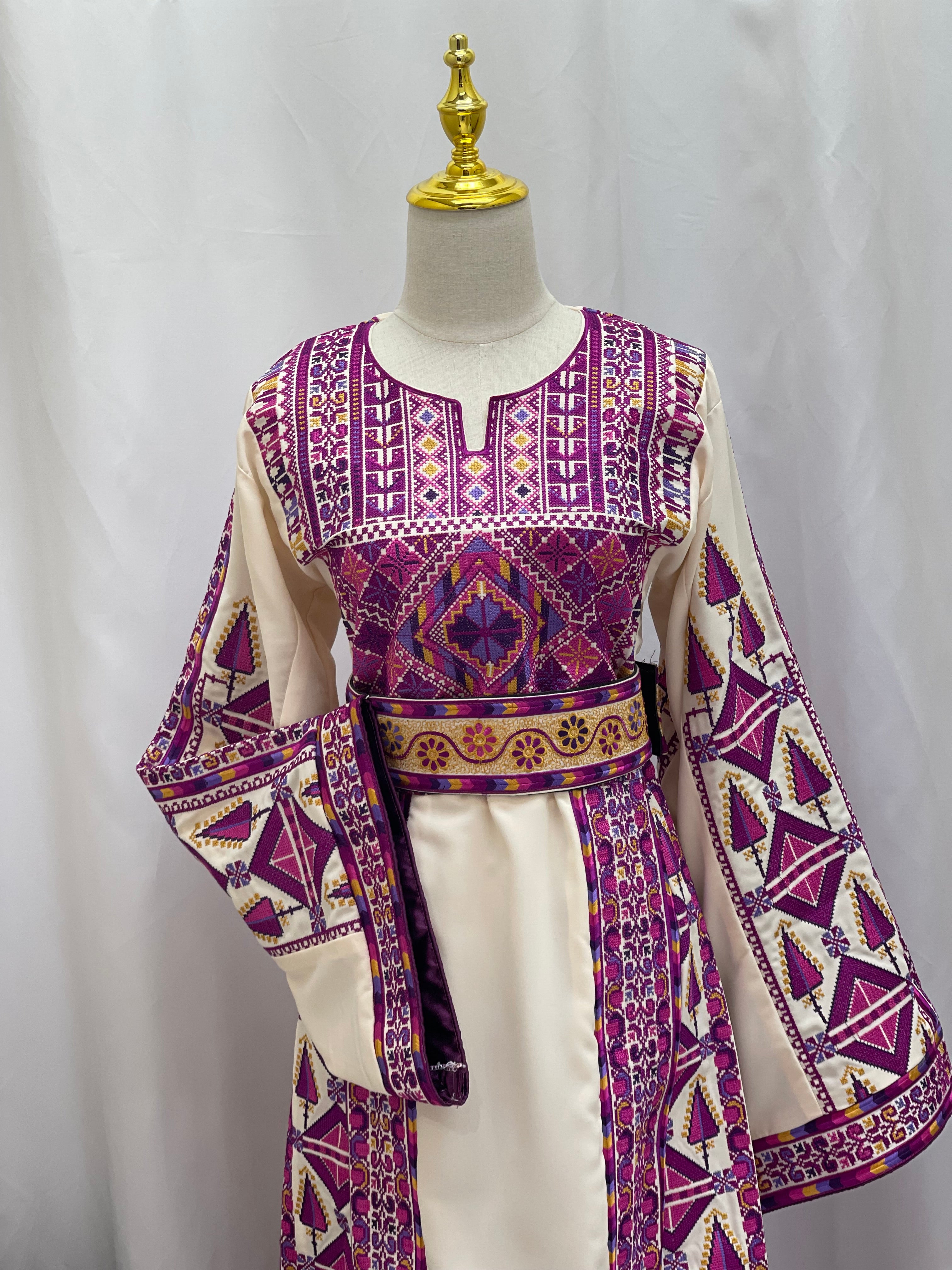 Embroidered Thoub Alsafa: Elegance and Tradition