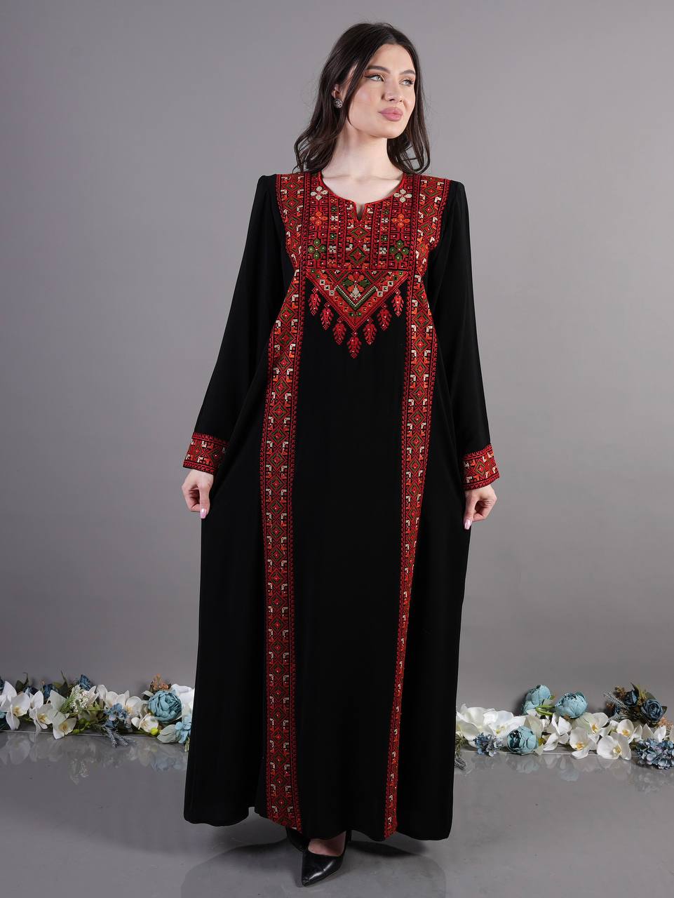 4 Veins Tatreez Abaya: A Fusion of Tradition and Modern Elegance