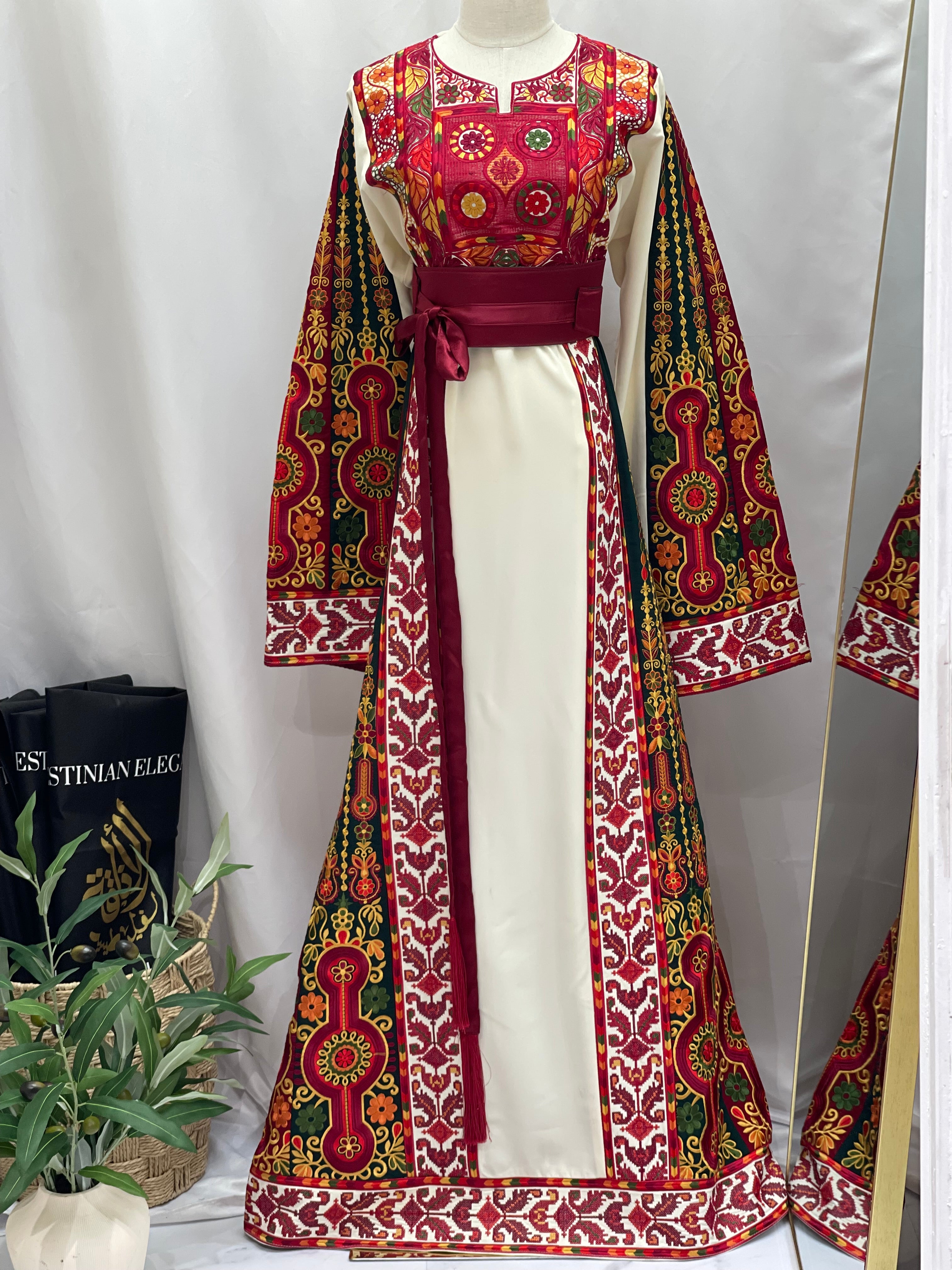 Embroidered Thoub Malaket Alsafa