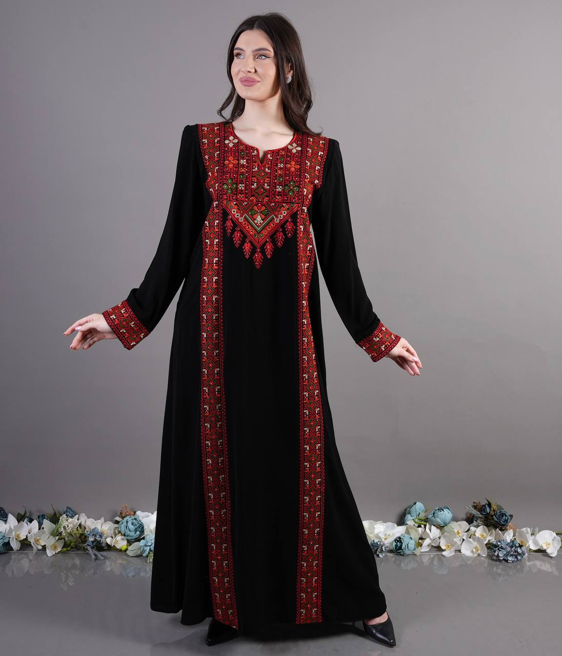 4 Veins Tatreez Abaya: A Fusion of Tradition and Modern Elegance