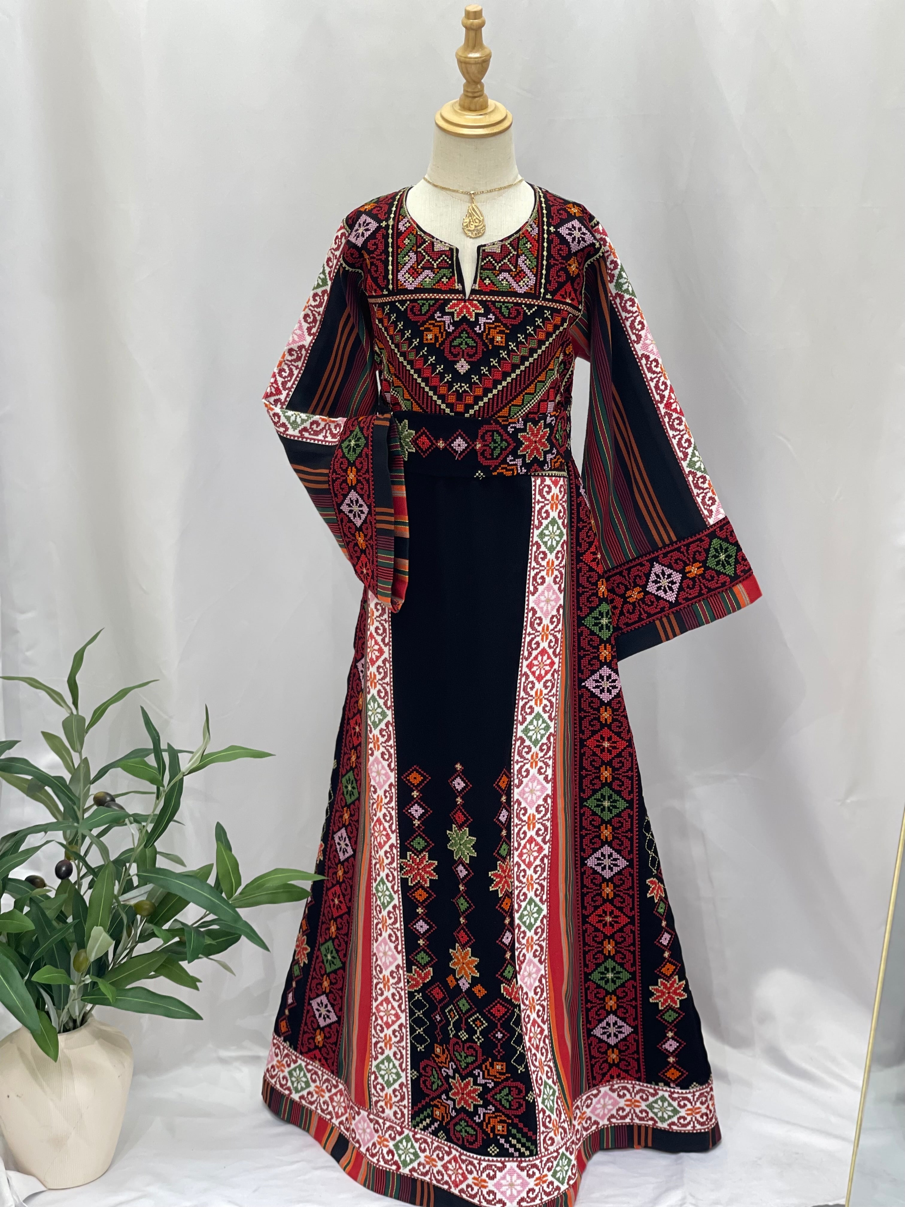 Teens Embroidered Thoub: Tradition Meets Youthful Style