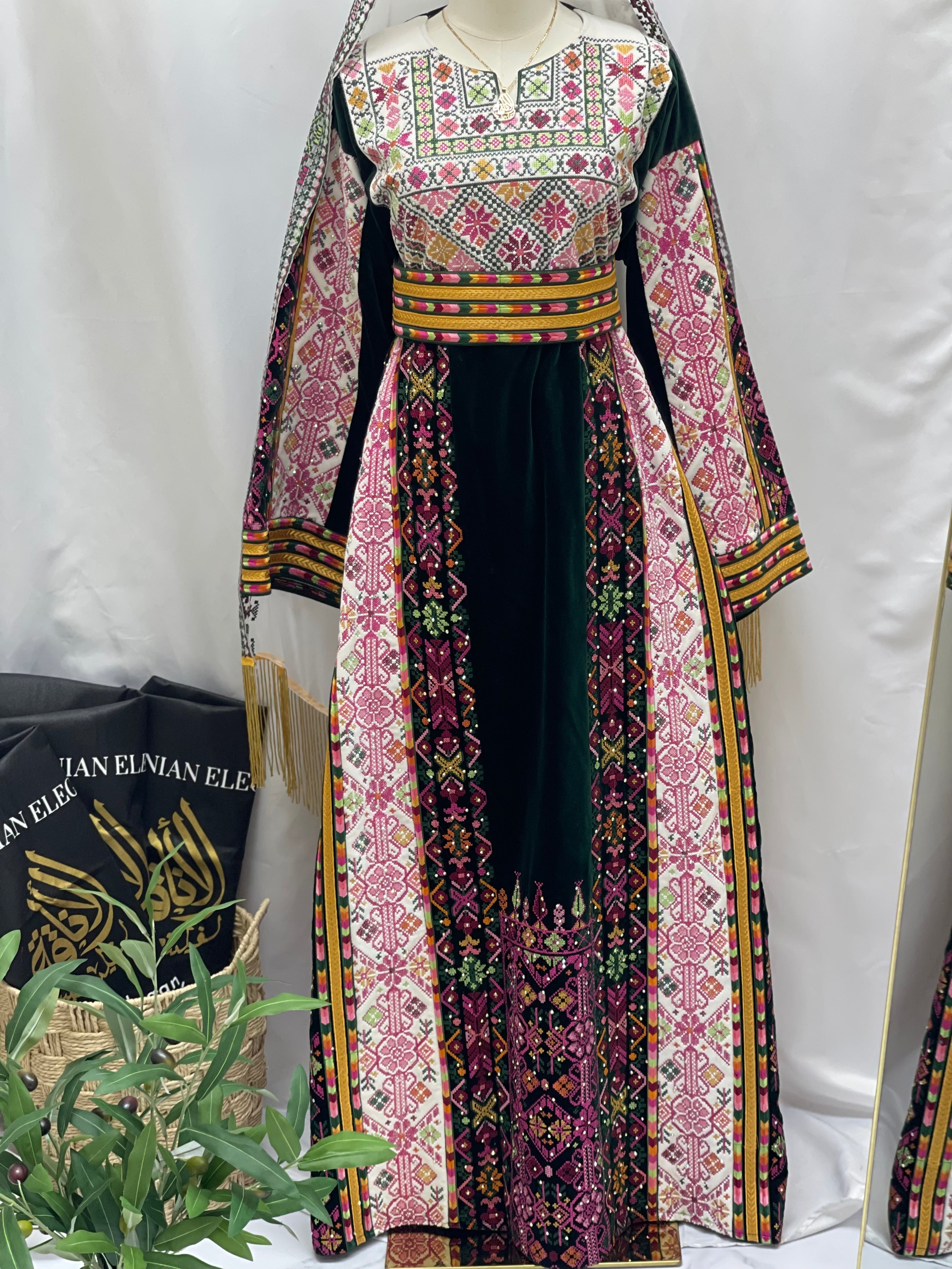 Embroidered Velvet Thoub With Skirt