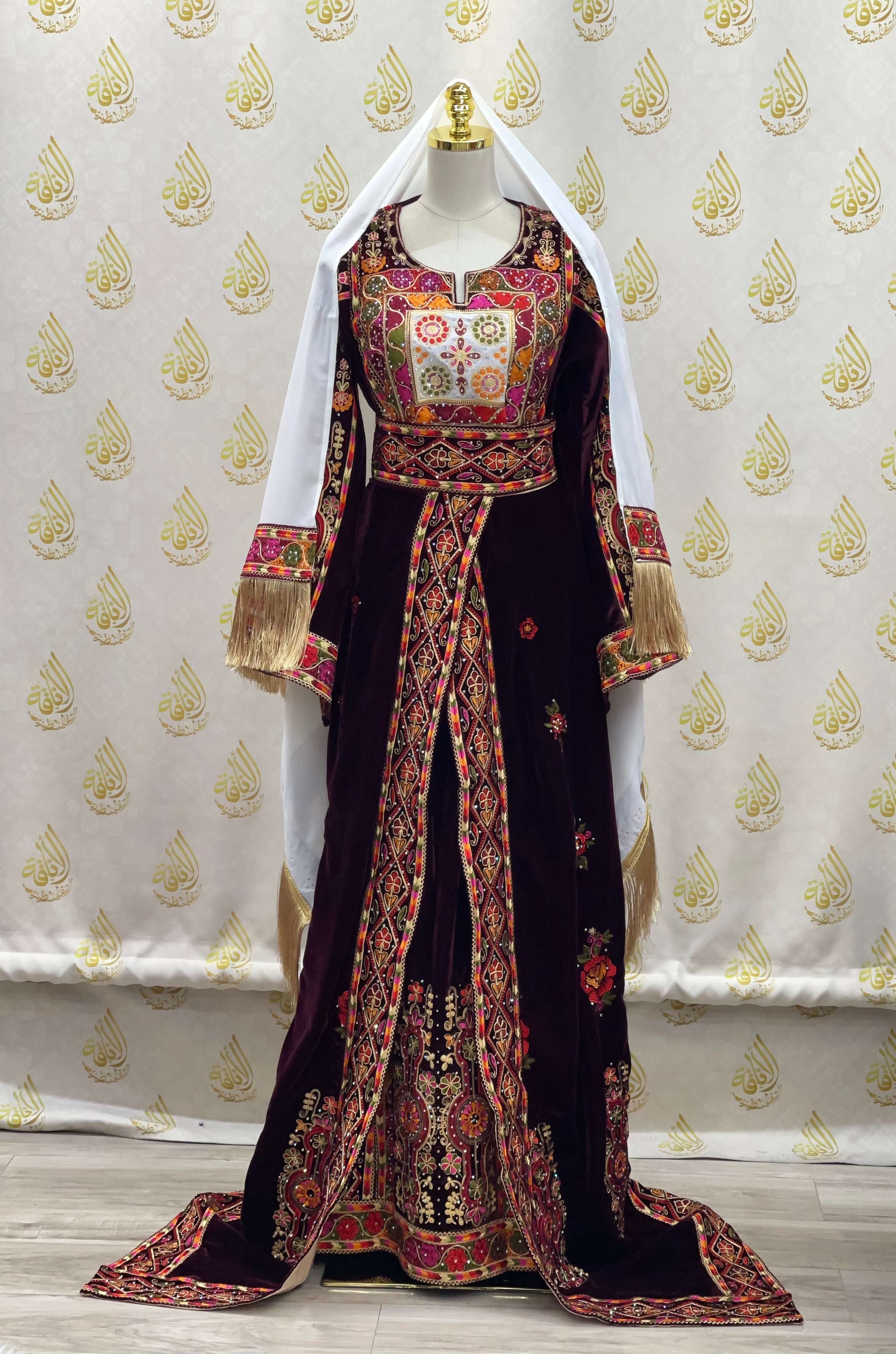 Embroidered Velvet Malka Thoub With Skirt