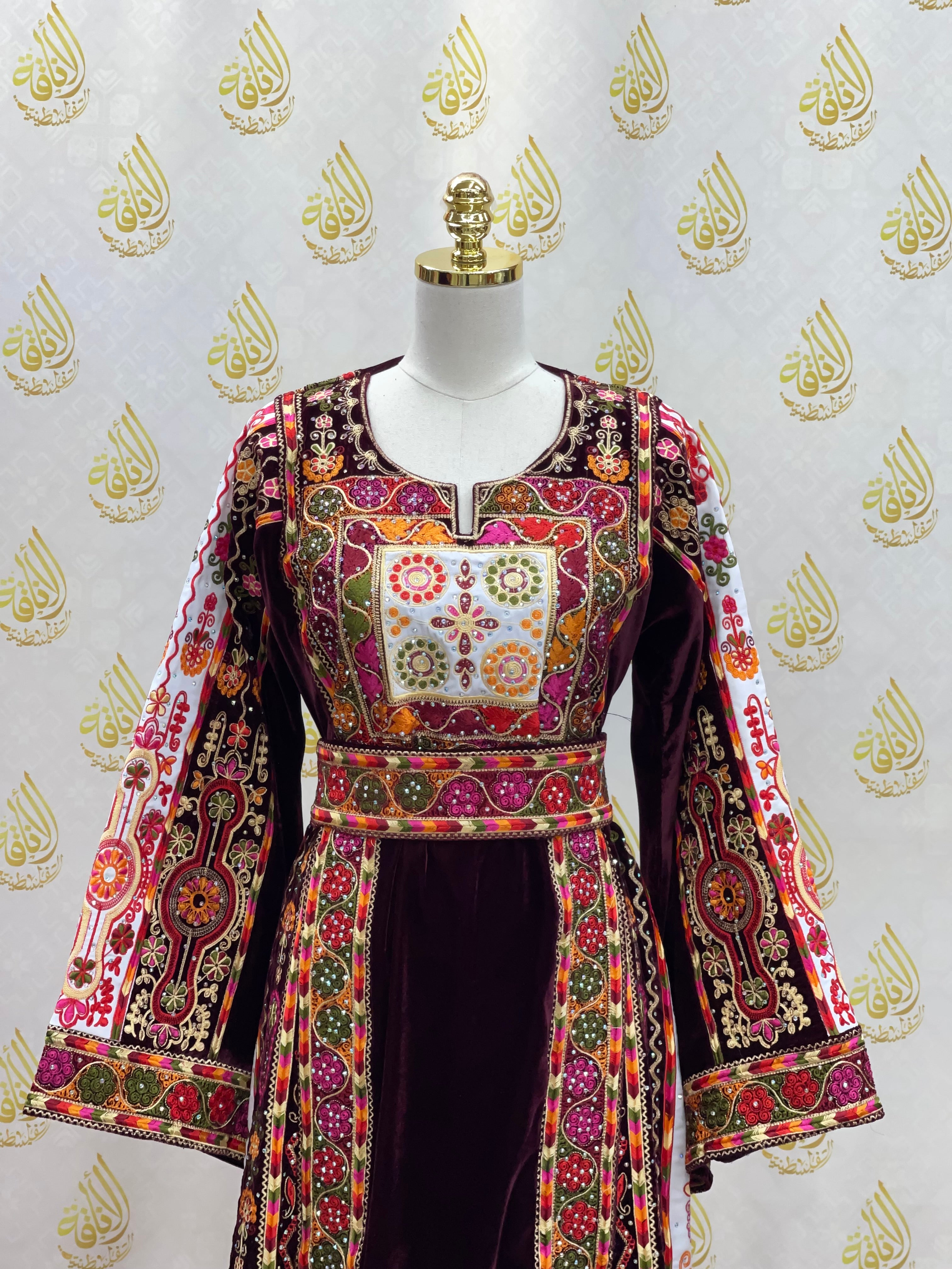 Embroidered Velvet Malka Thoub With Skirt