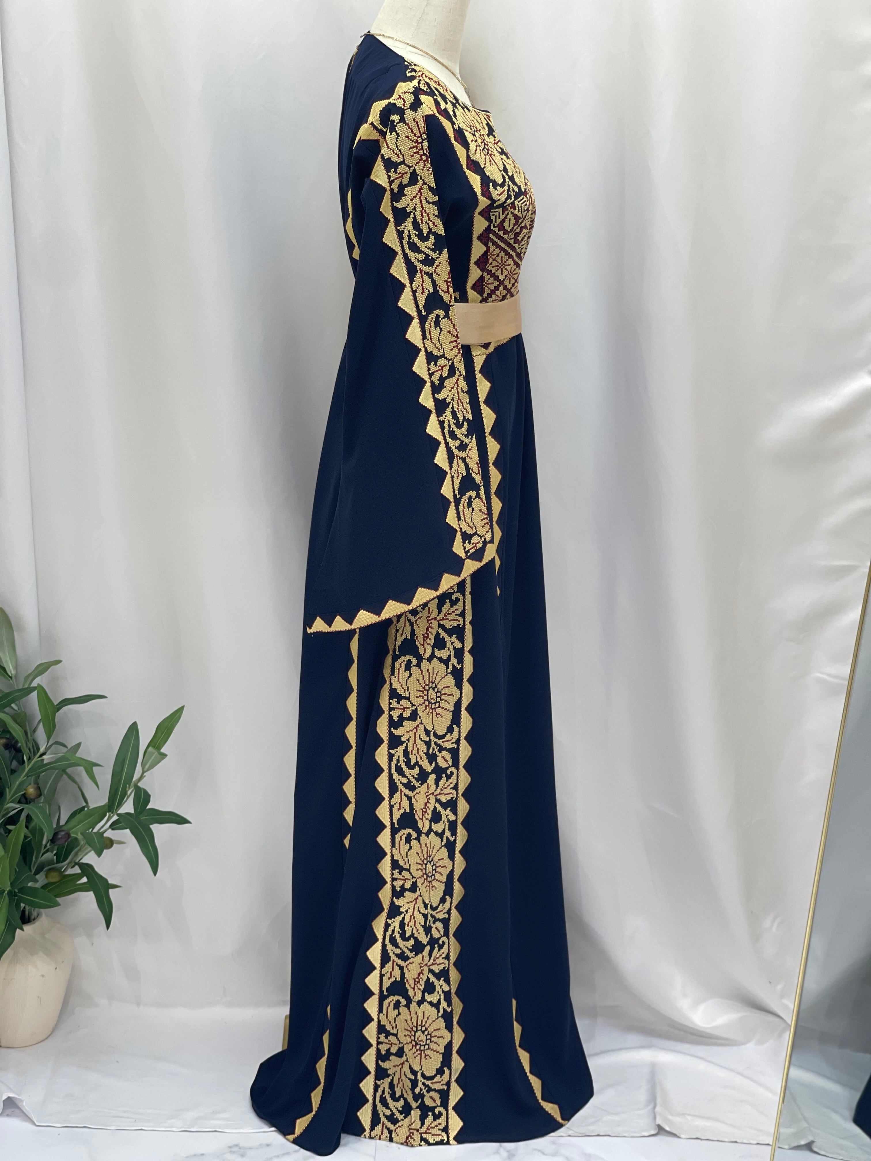 Stylish Embroidered Thoub with Dual-Style Belt: Elegance and Versatility