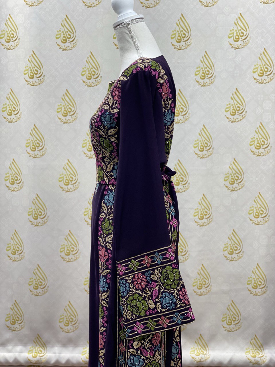 Hand-Embroidered Flower Abaya: Timeless Elegance and Craftsmanship