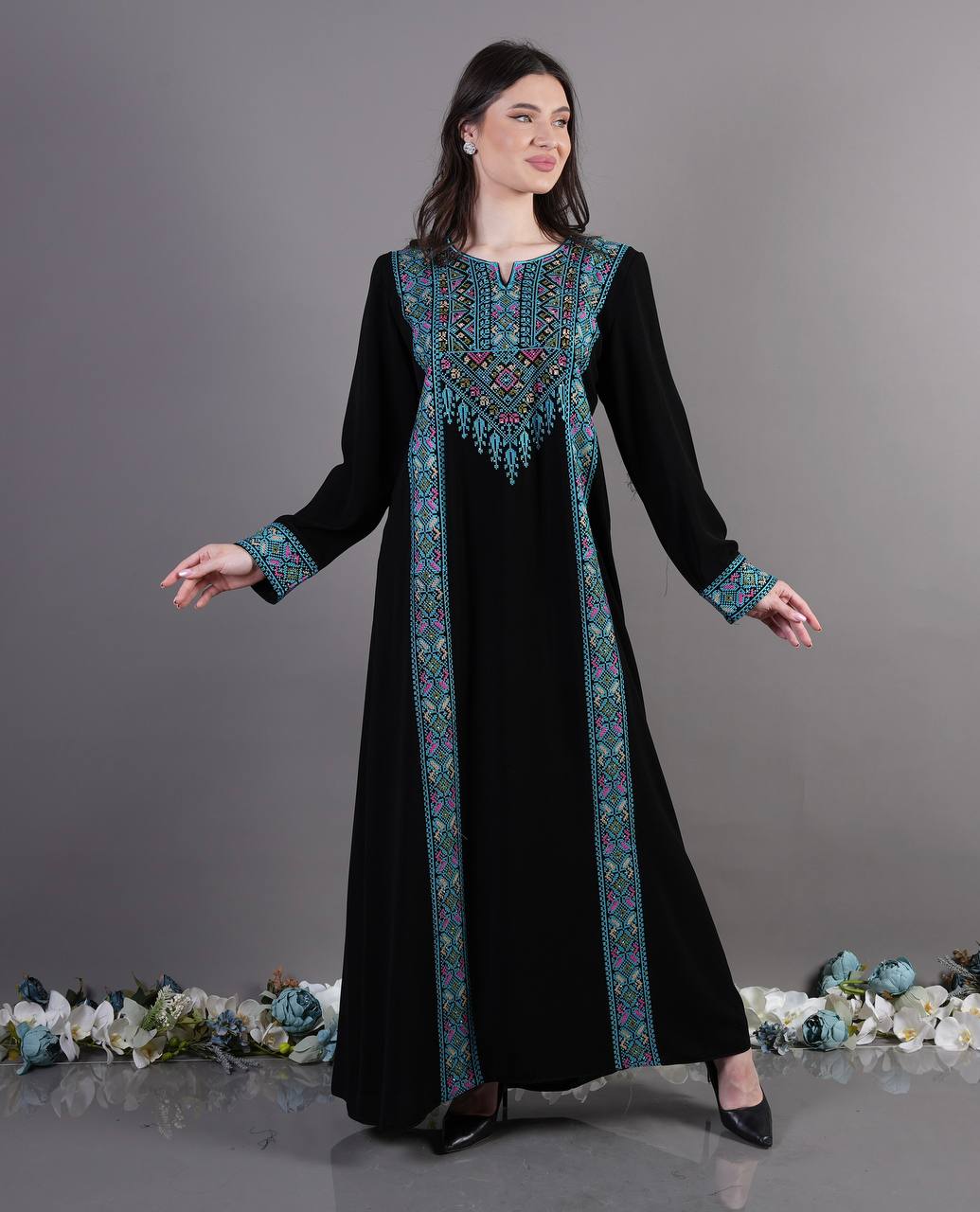 4 Veins Tatreez Abaya: A Fusion of Tradition and Modern Elegance