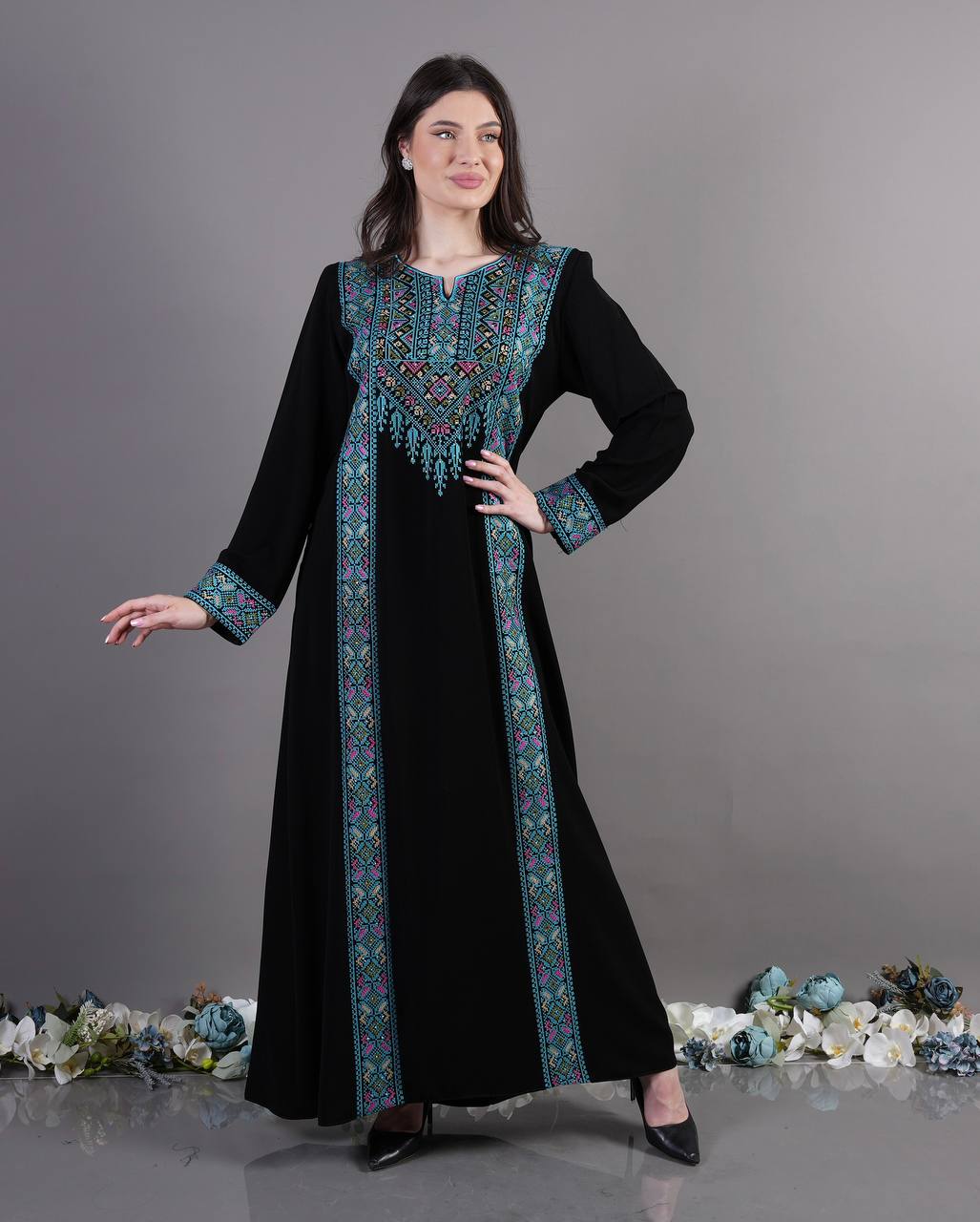 4 Veins Tatreez Abaya: A Fusion of Tradition and Modern Elegance