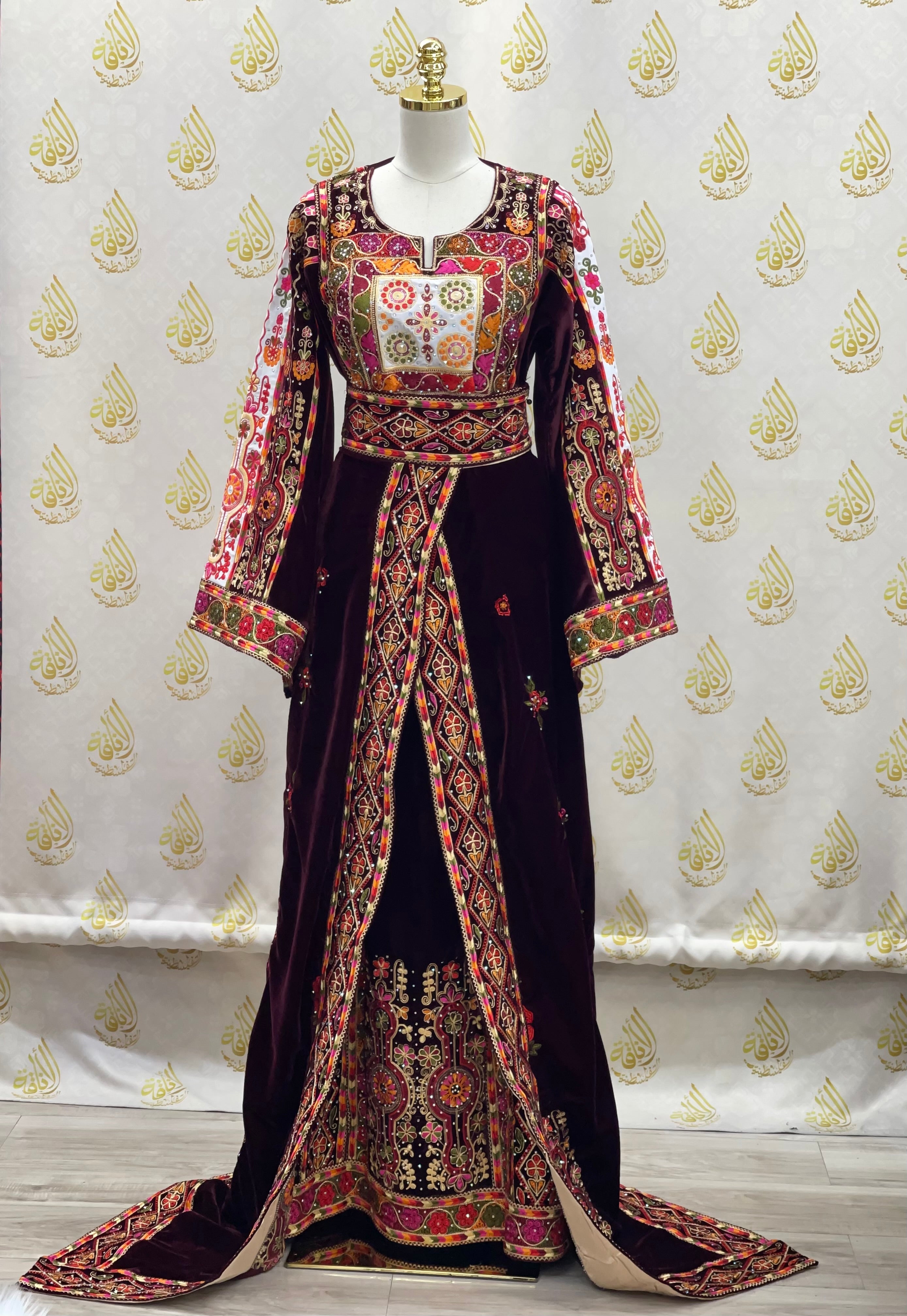 Embroidered Velvet Malka Thoub With Skirt