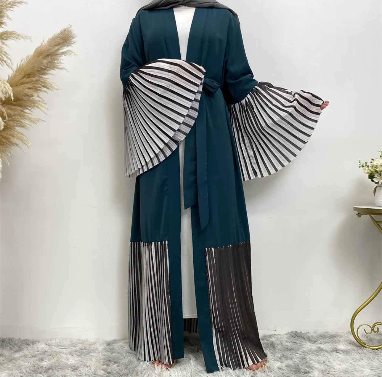 Flare Sleeve Open Abaya: Sophisticated Style and Comfort