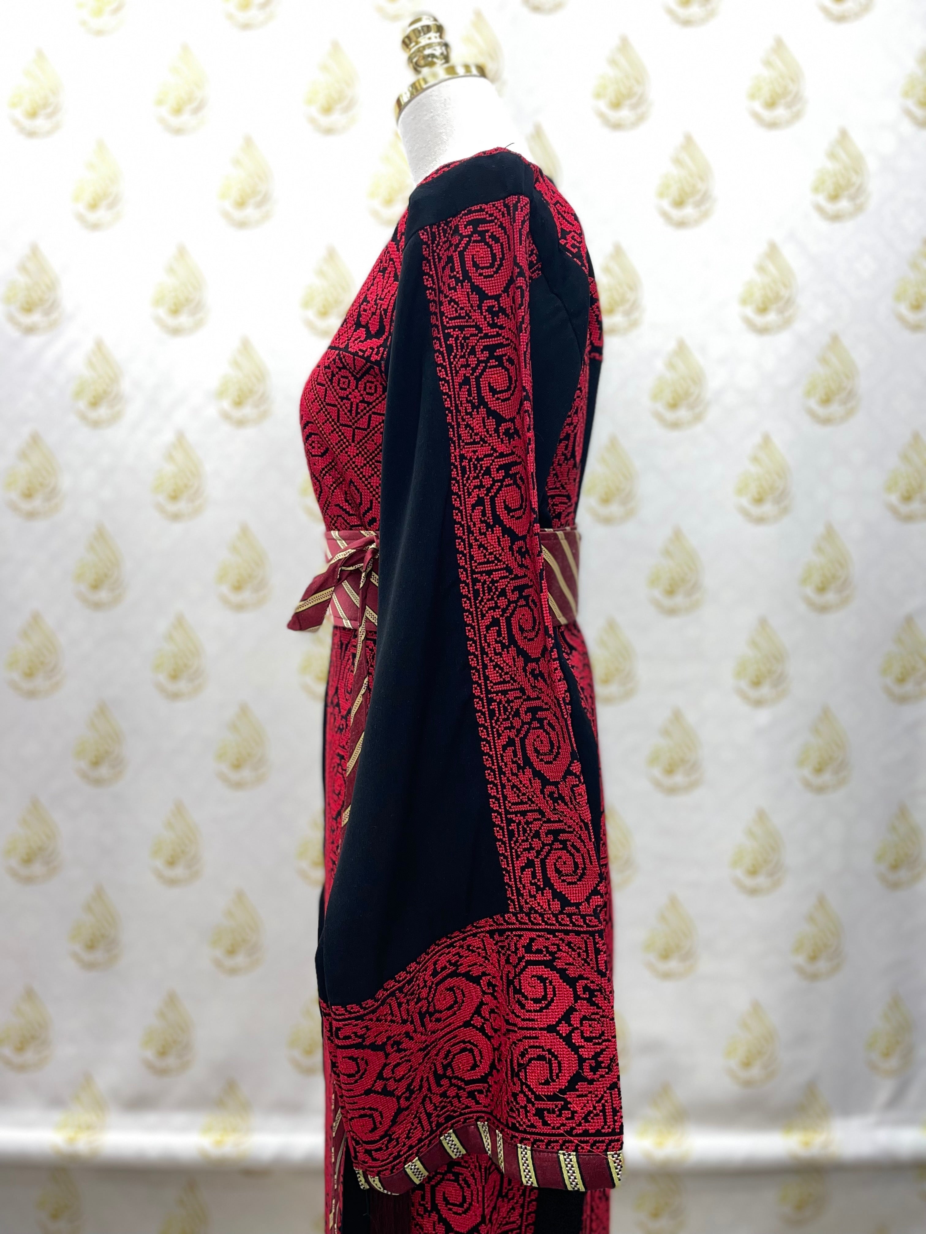 Traditional Thoub with Siti Embroidery: Expert Craftsmanship and Cultural Elegance