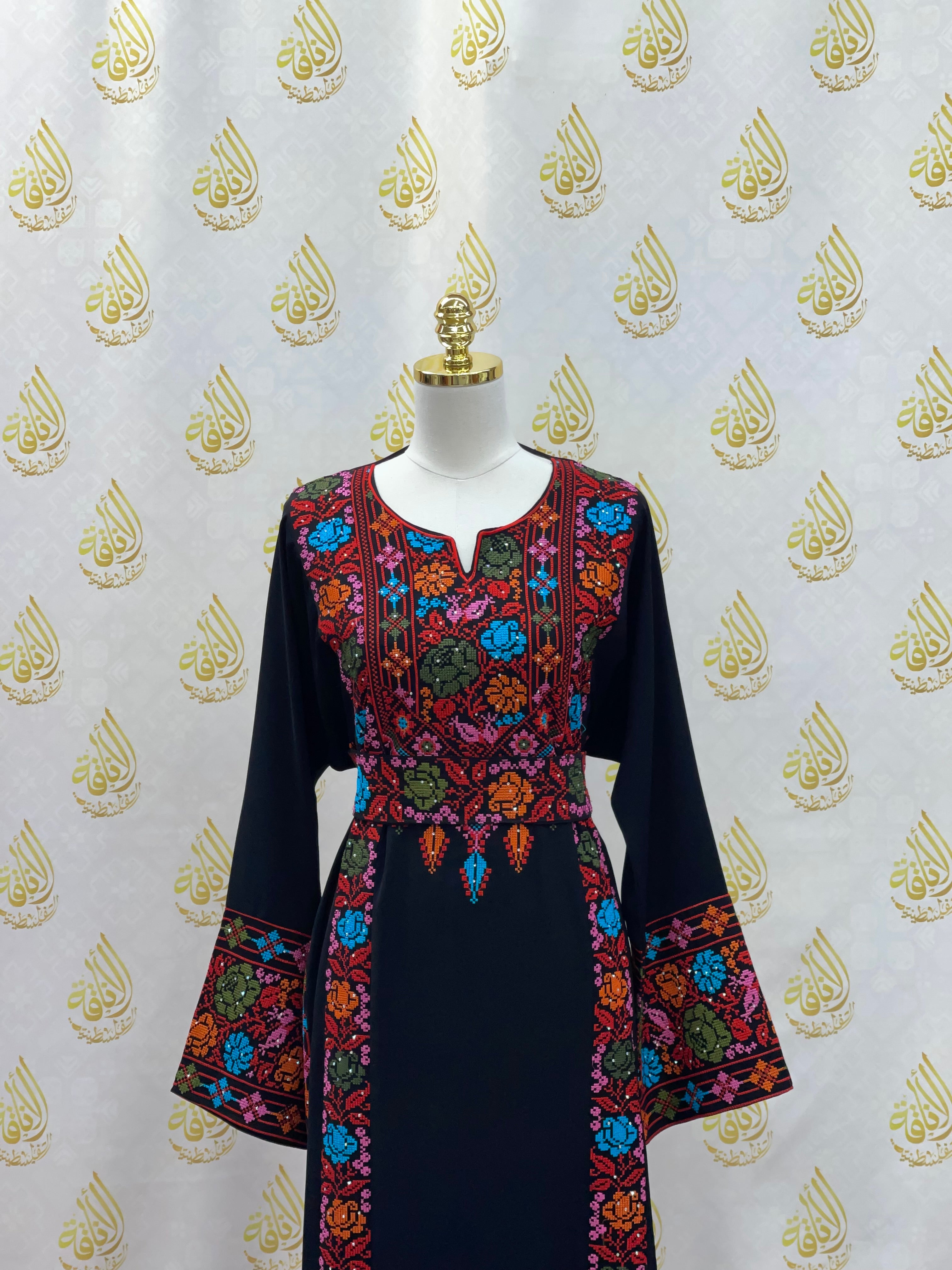 Hand-Embroidered Flower Abaya: Timeless Elegance and Craftsmanship