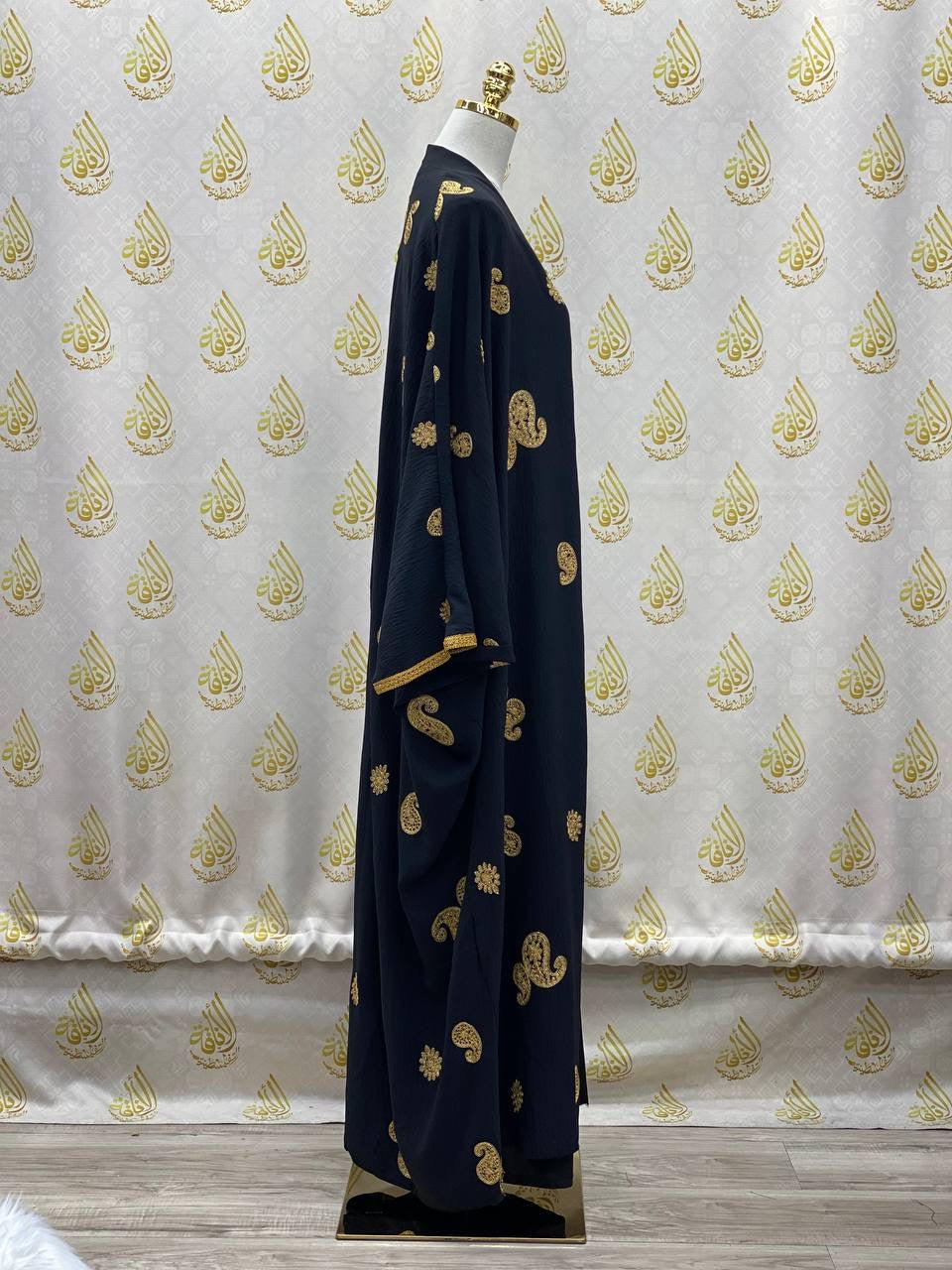 Free Size Bisht: Luxurious Comfort and Versatile Elegance