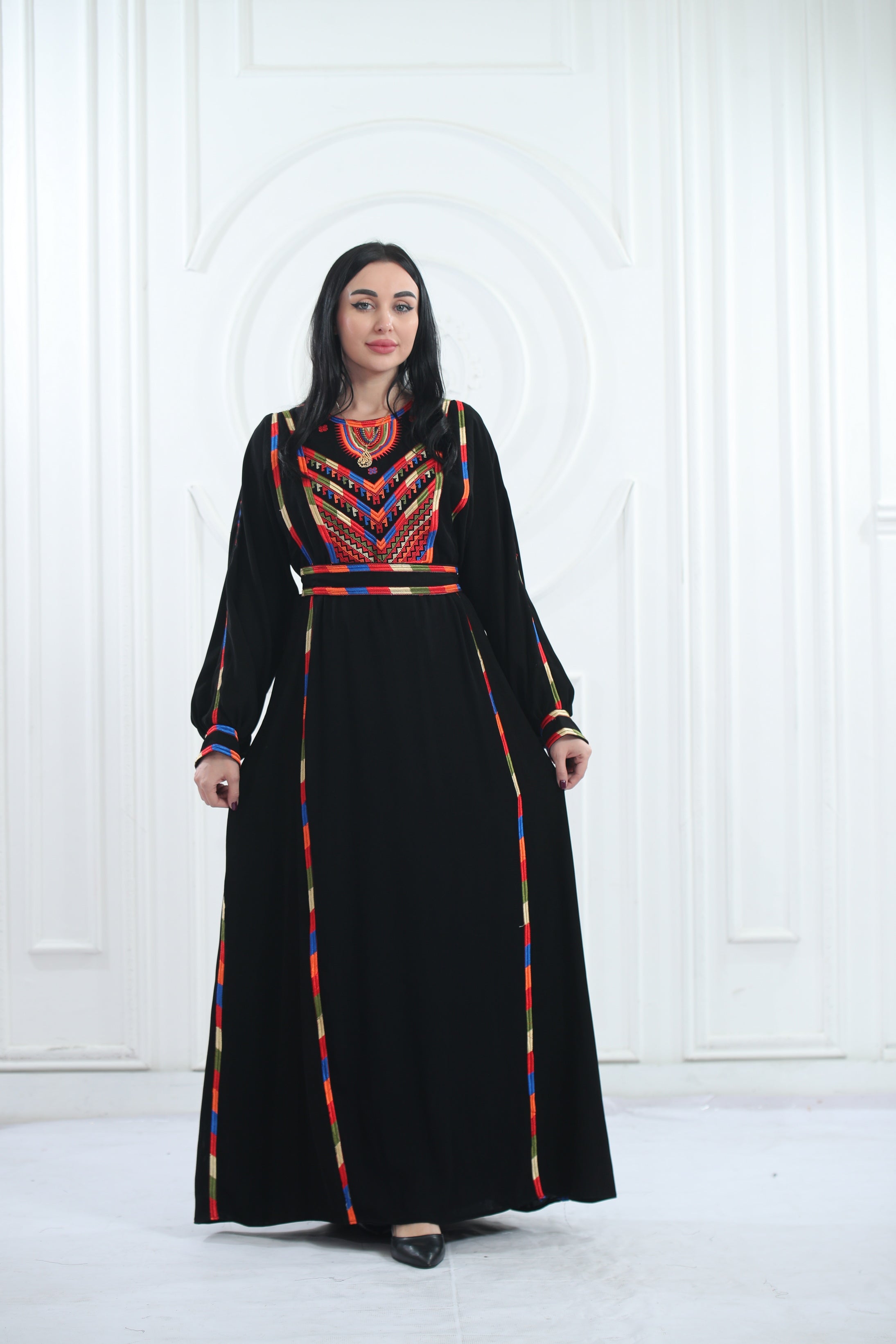 Embroidered Thoub 6 Vine Manjal ثوب ٦ عروق مناجل