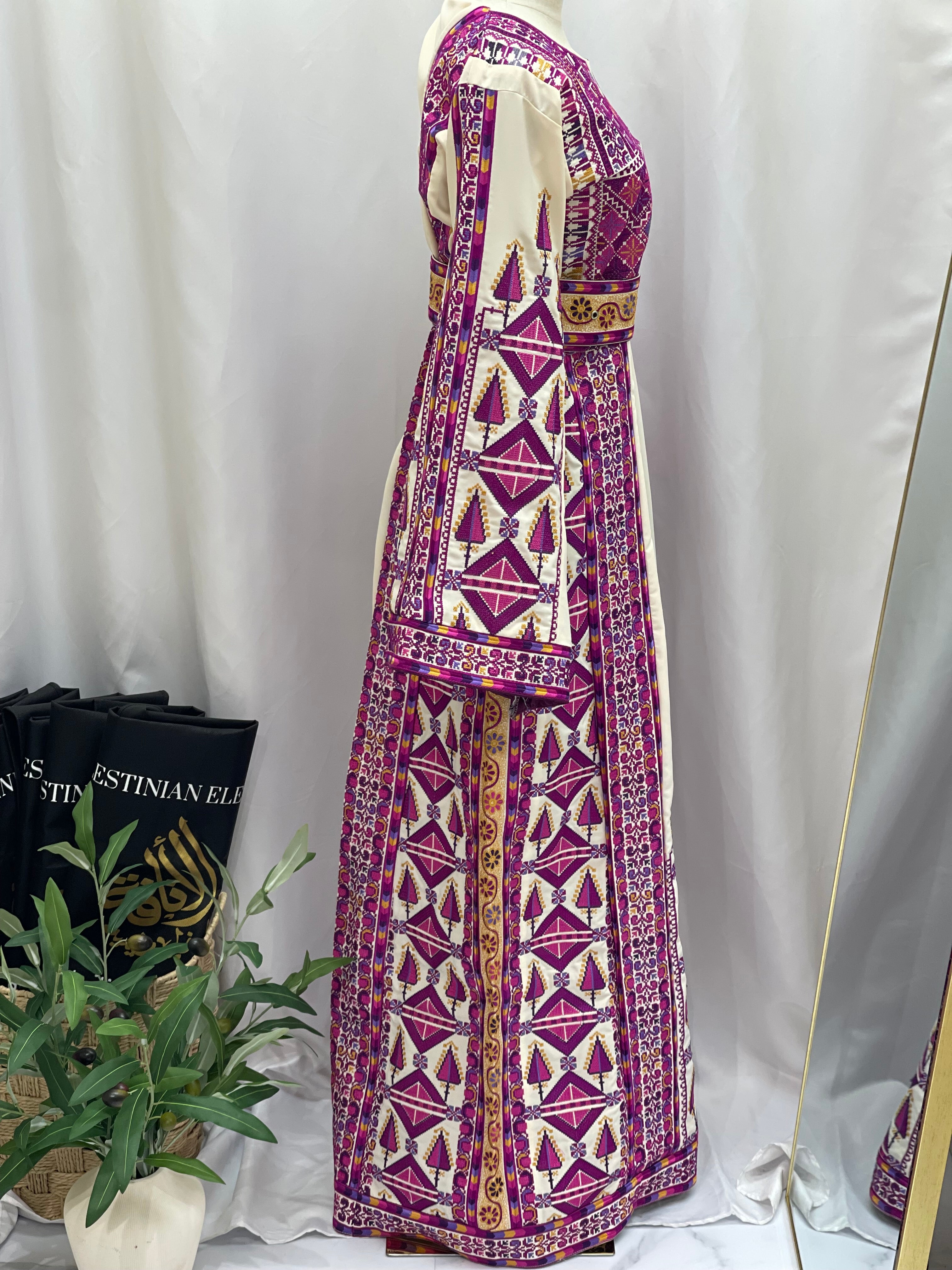 Embroidered Thoub Alsafa: Elegance and Tradition