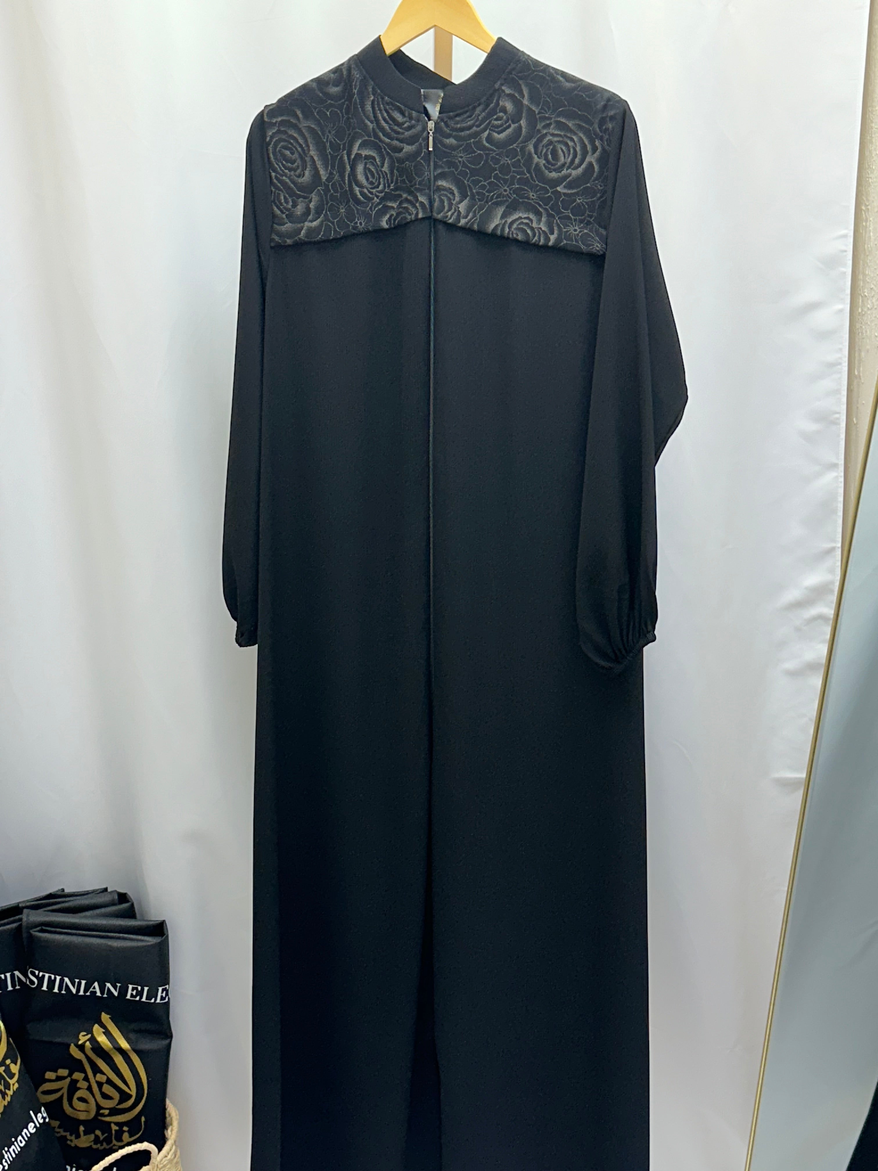 Abaya Negra Simplemente Única